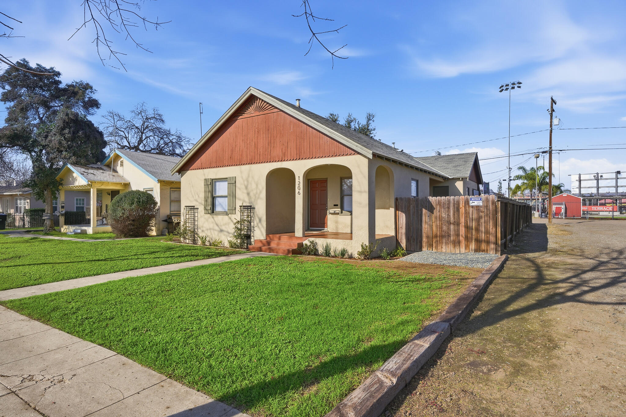 1206 W Center Ave, Visalia, CA 93291