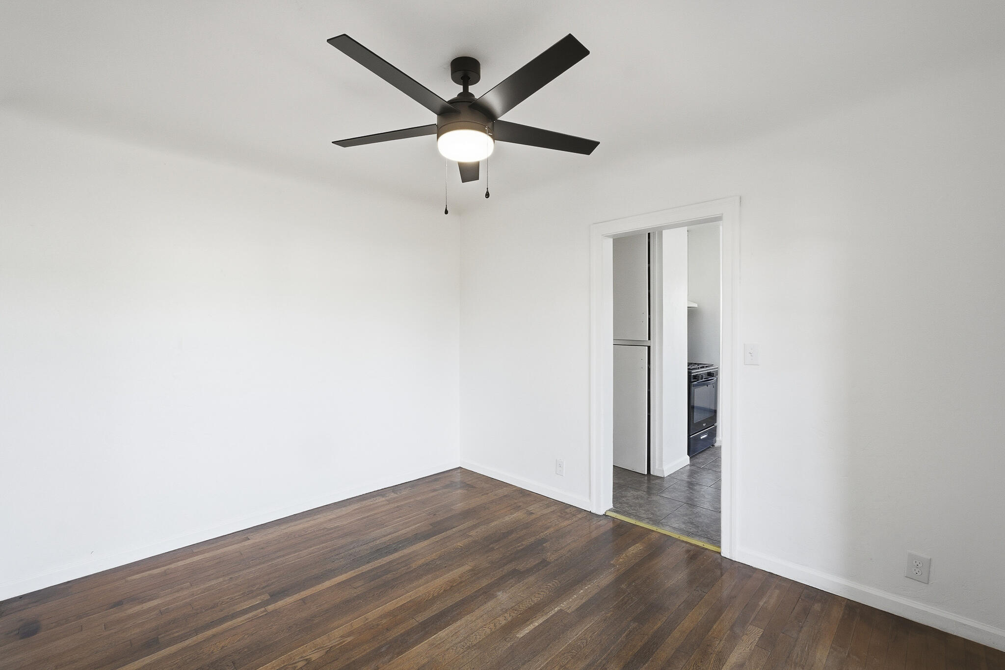 1206 W Center Ave, Visalia, CA 93291