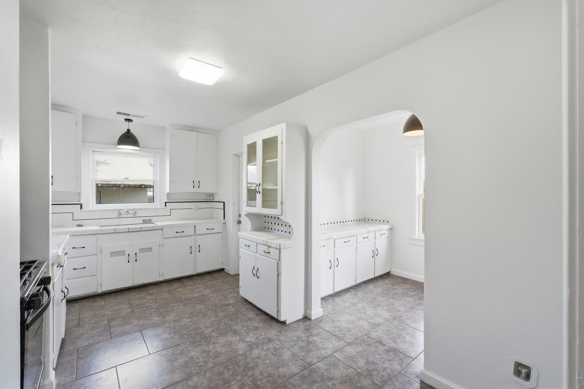 1206 W Center Ave, Visalia, CA 93291