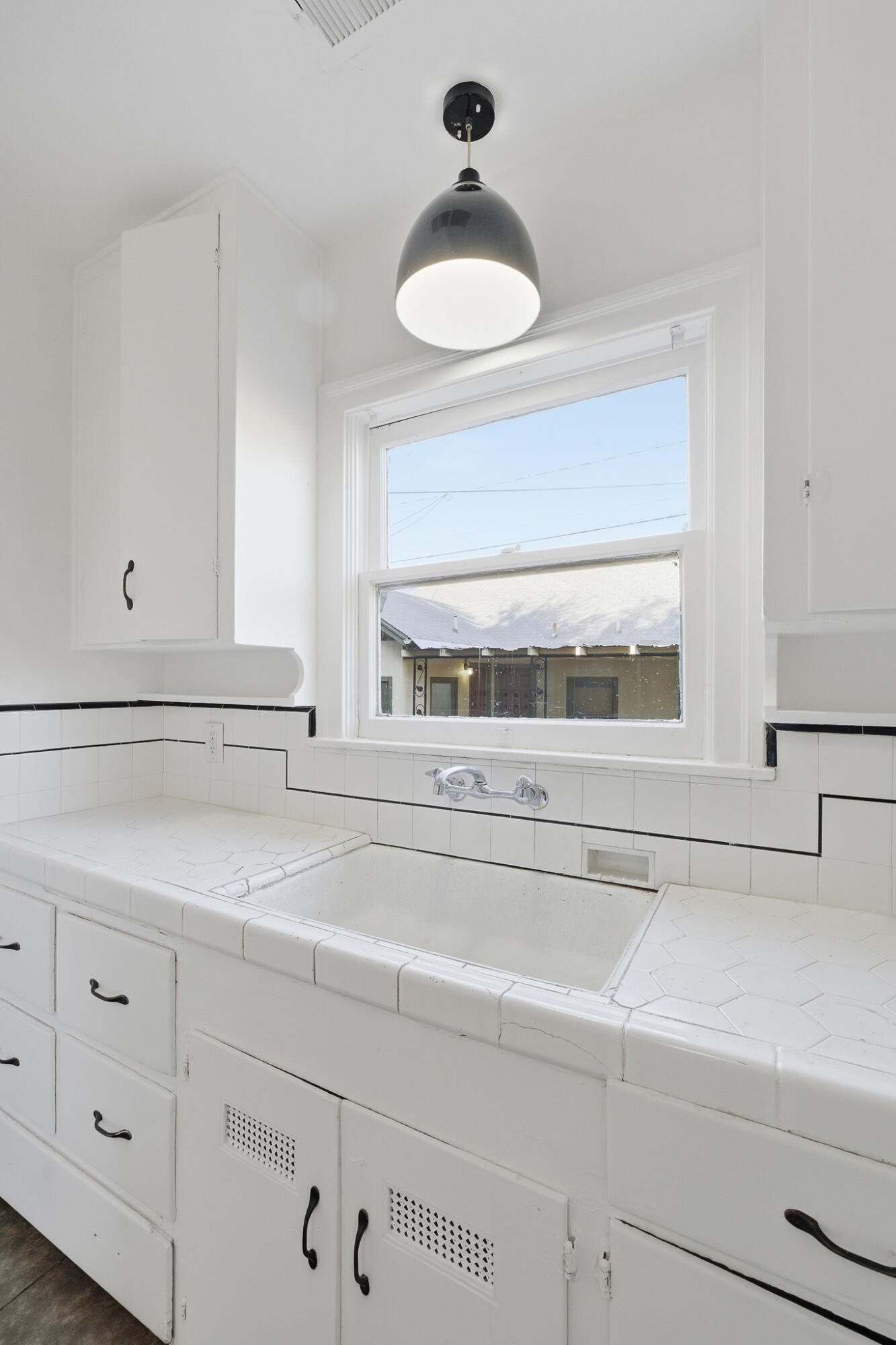 1206 W Center Ave, Visalia, CA 93291