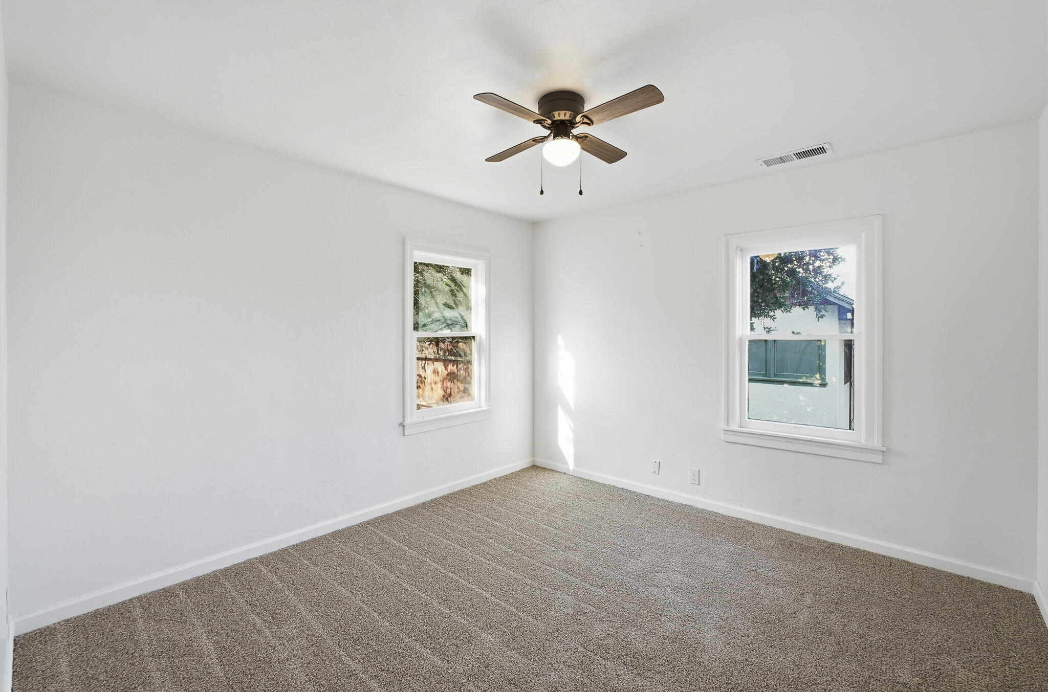 1206 W Center Ave, Visalia, CA 93291