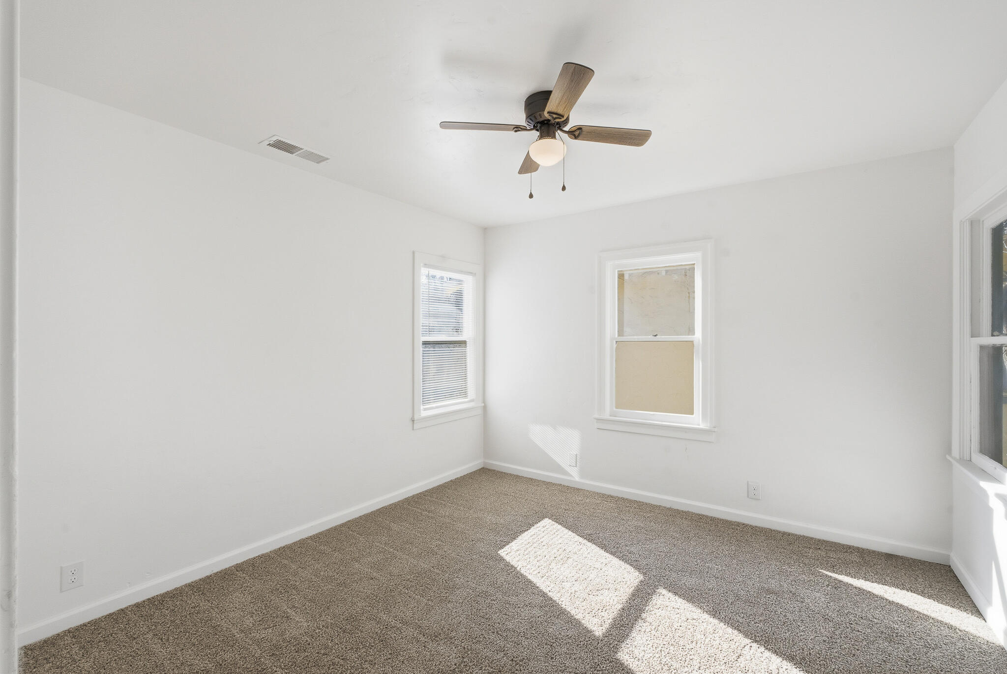 1206 W Center Ave, Visalia, CA 93291