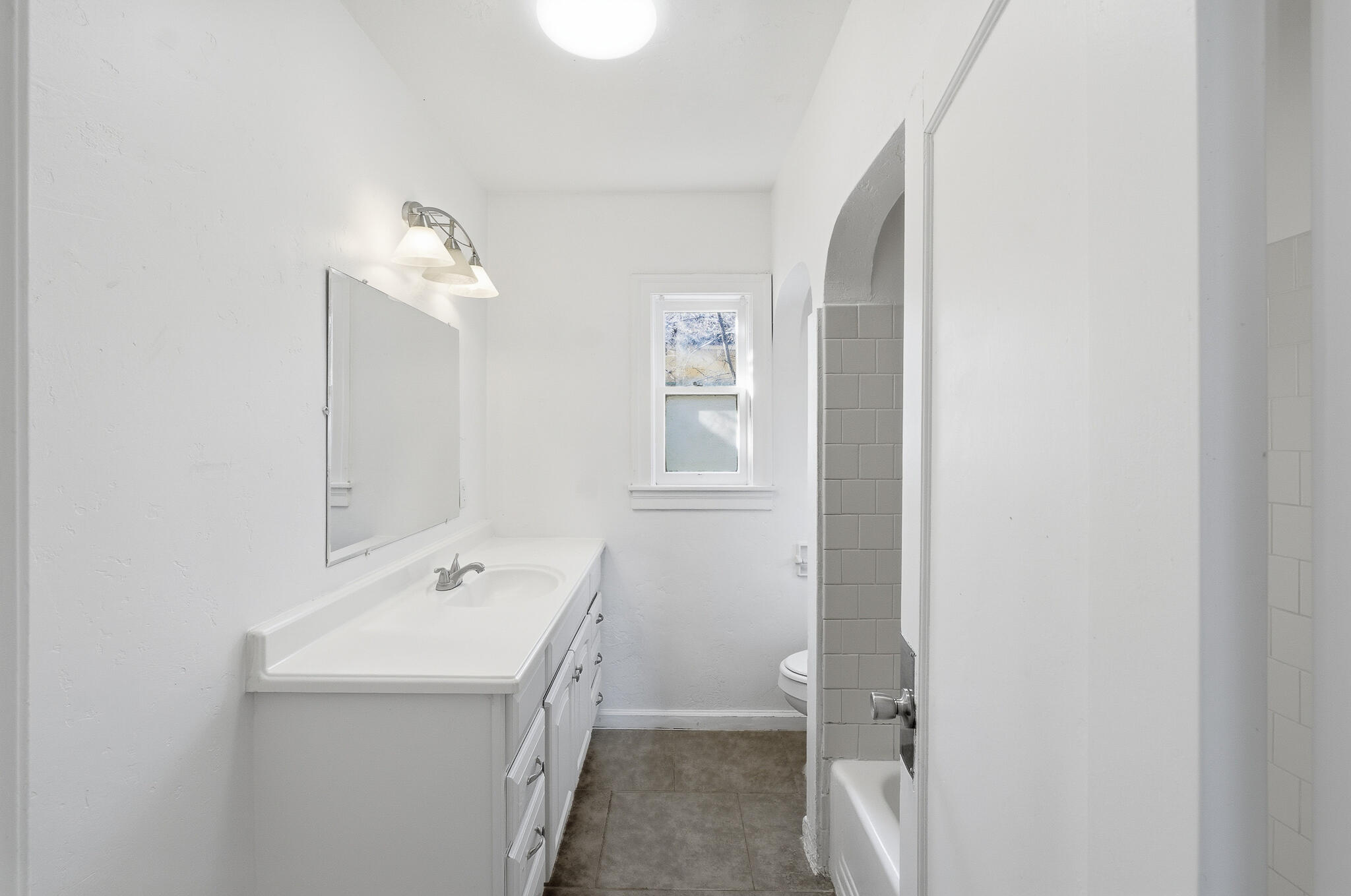 1206 W Center Ave, Visalia, CA 93291