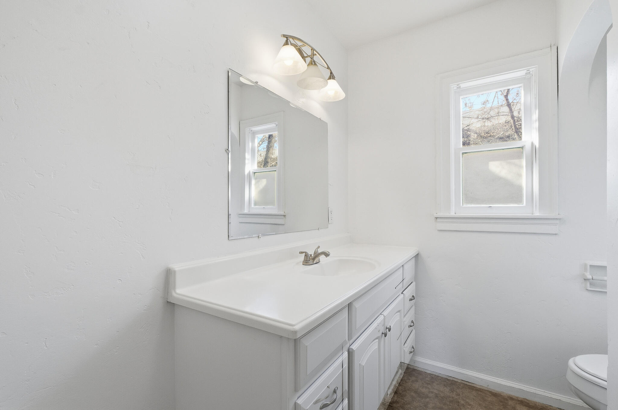 1206 W Center Ave, Visalia, CA 93291