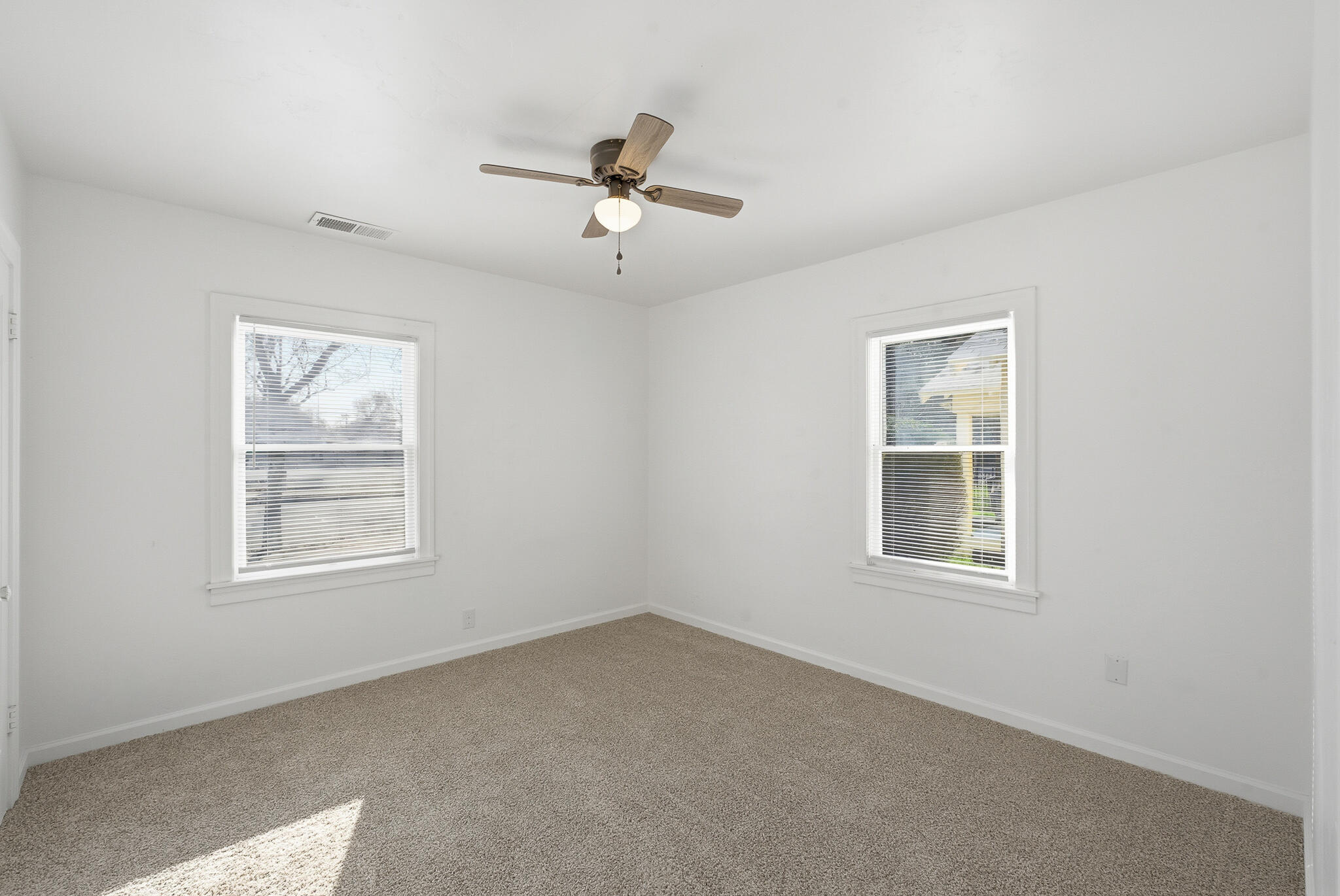 1206 W Center Ave, Visalia, CA 93291