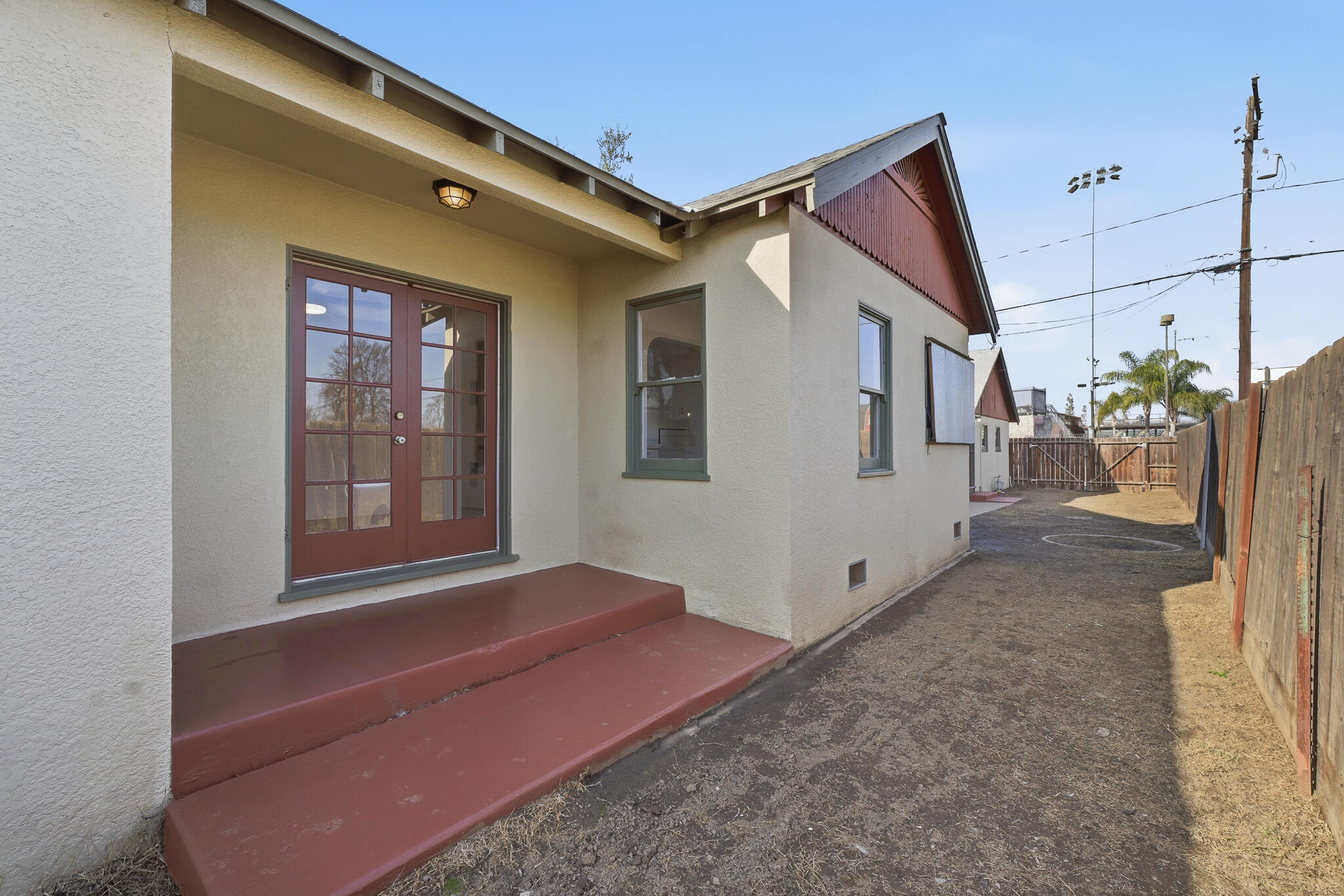 1206 W Center Ave, Visalia, CA 93291