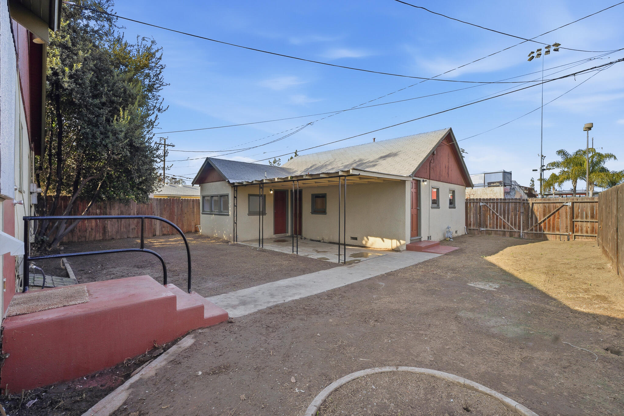 1206 W Center Ave, Visalia, CA 93291