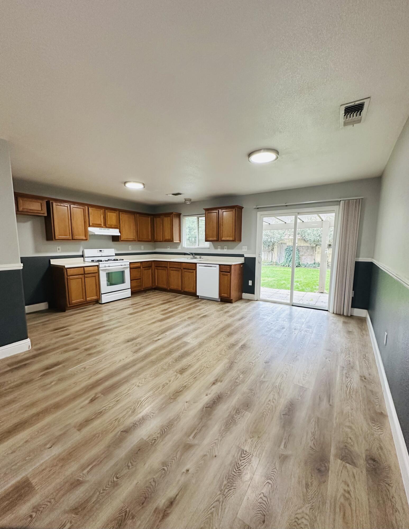 2247 Poppyview Ct, Tulare, CA 93274