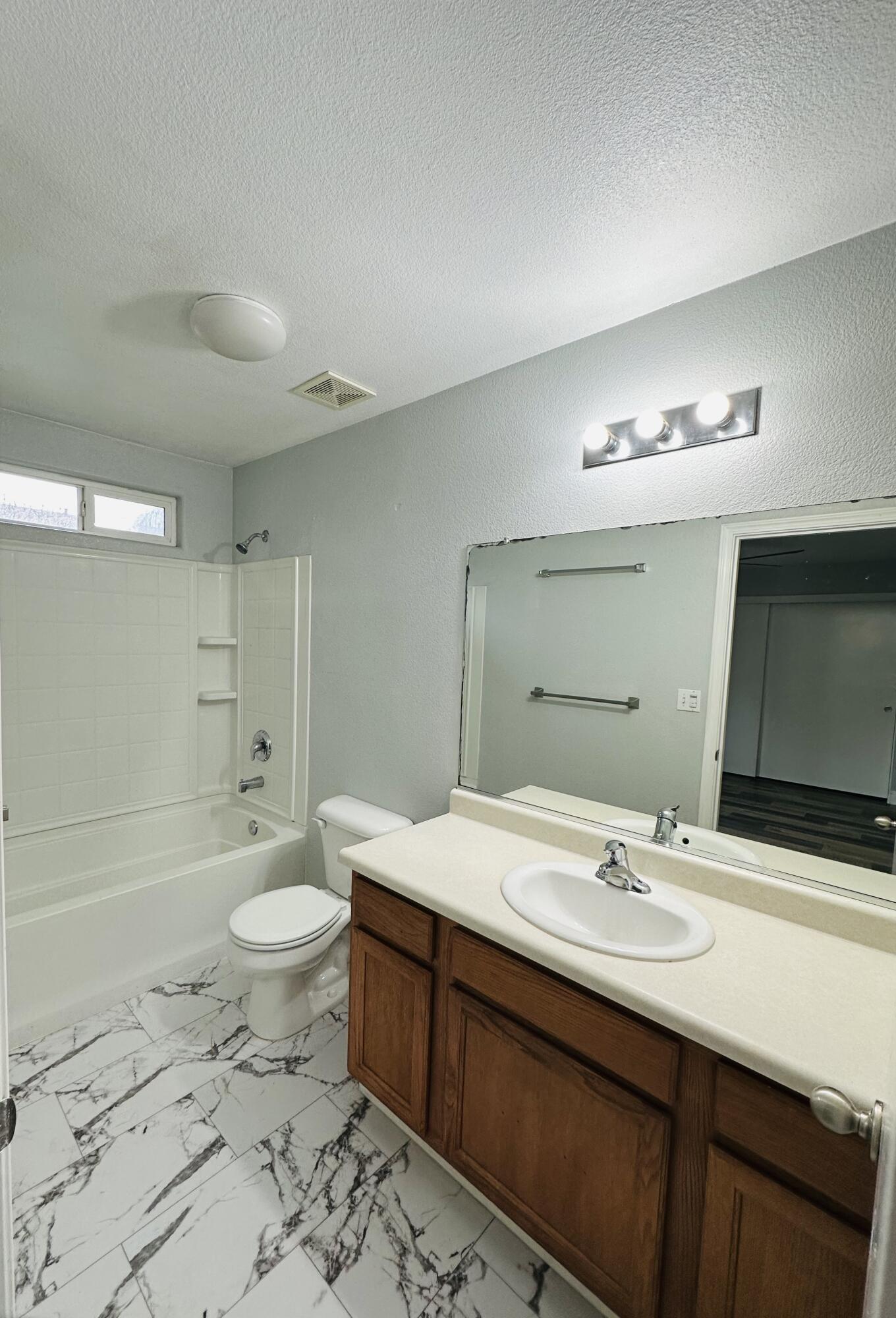 2247 Poppyview Ct, Tulare, CA 93274