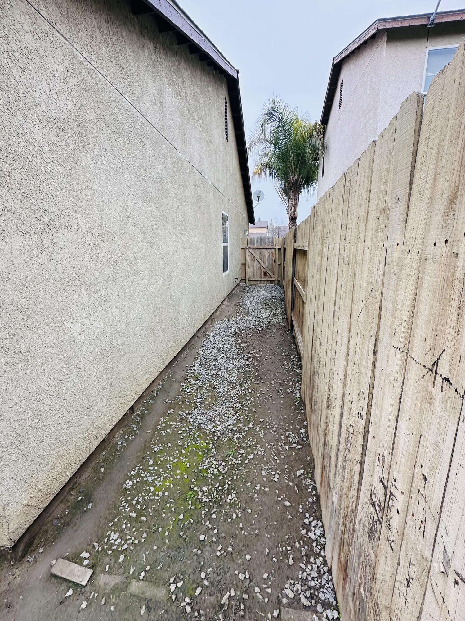 2247 Poppyview Ct, Tulare, CA 93274