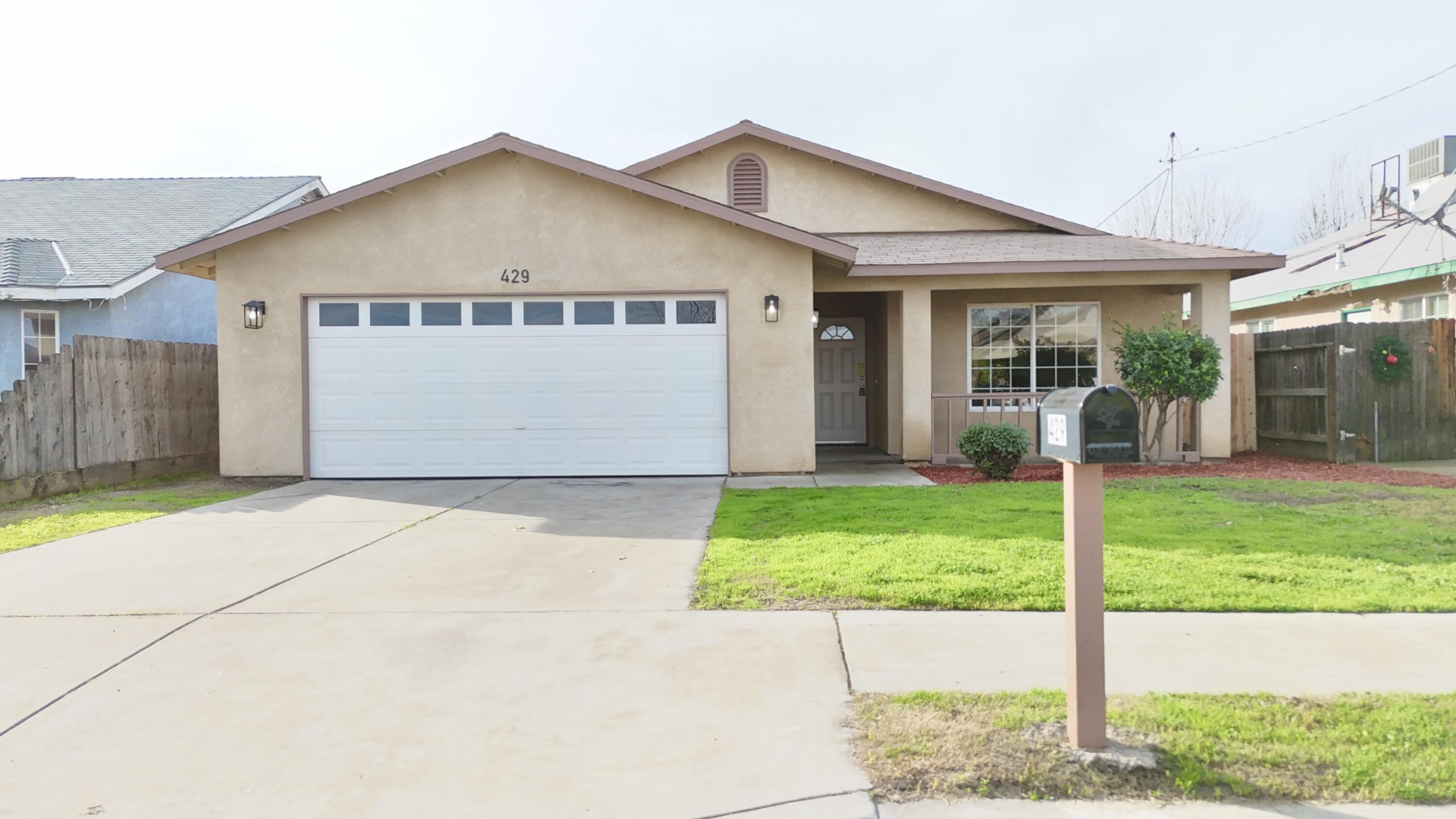 429 S Sacramento St, Tulare, CA 93274