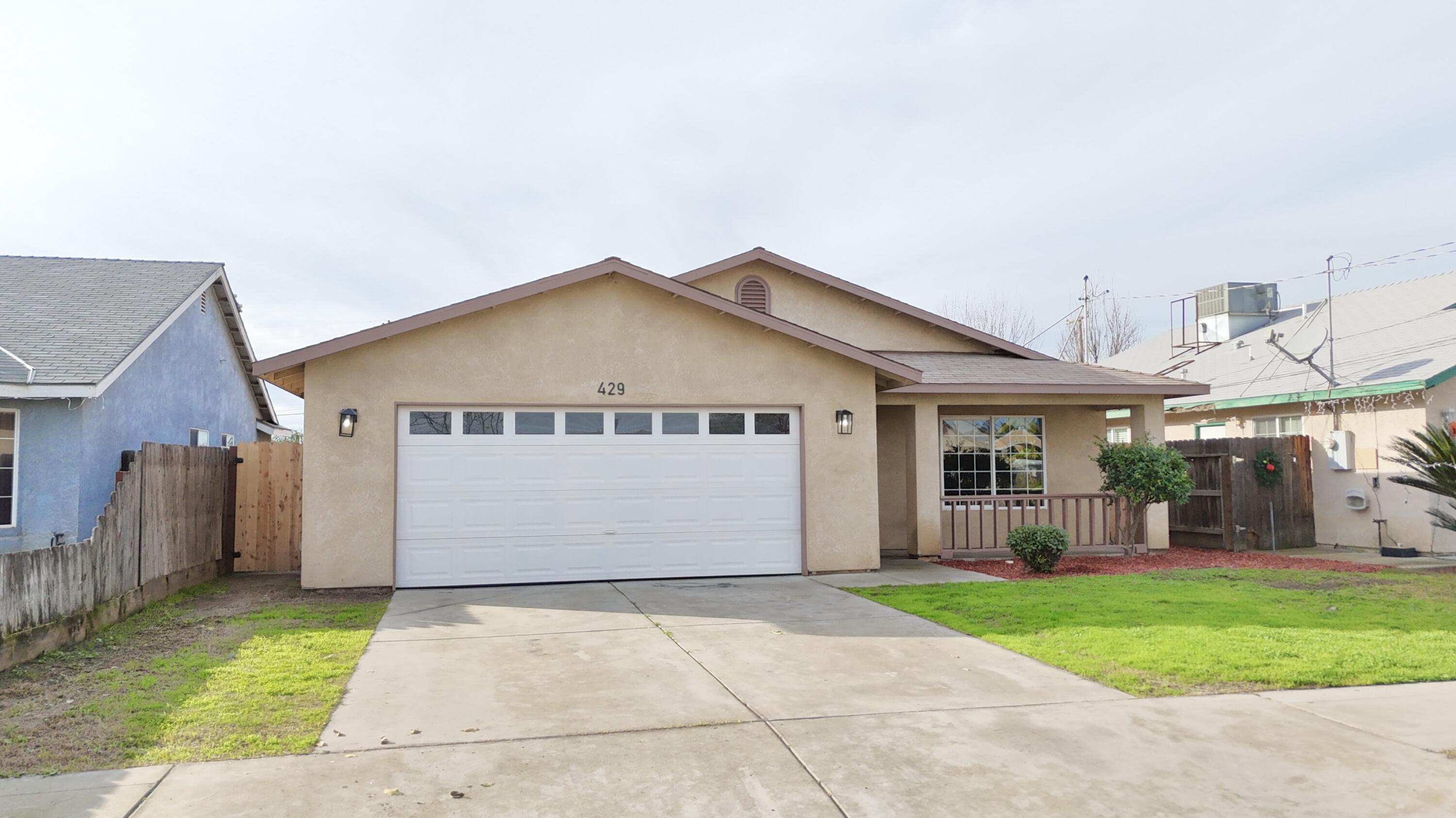 429 S Sacramento St, Tulare, CA 93274