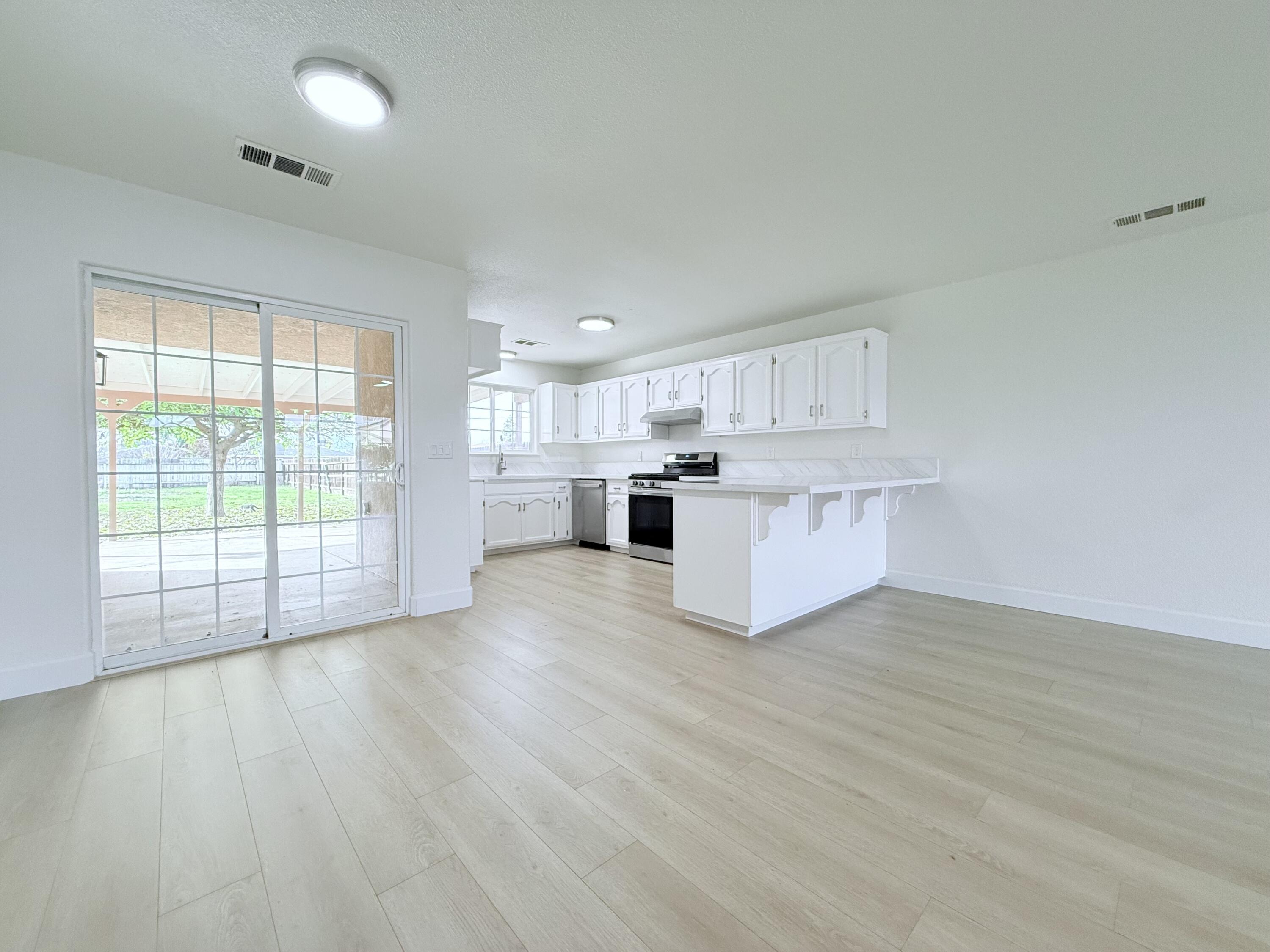 429 S Sacramento St, Tulare, CA 93274