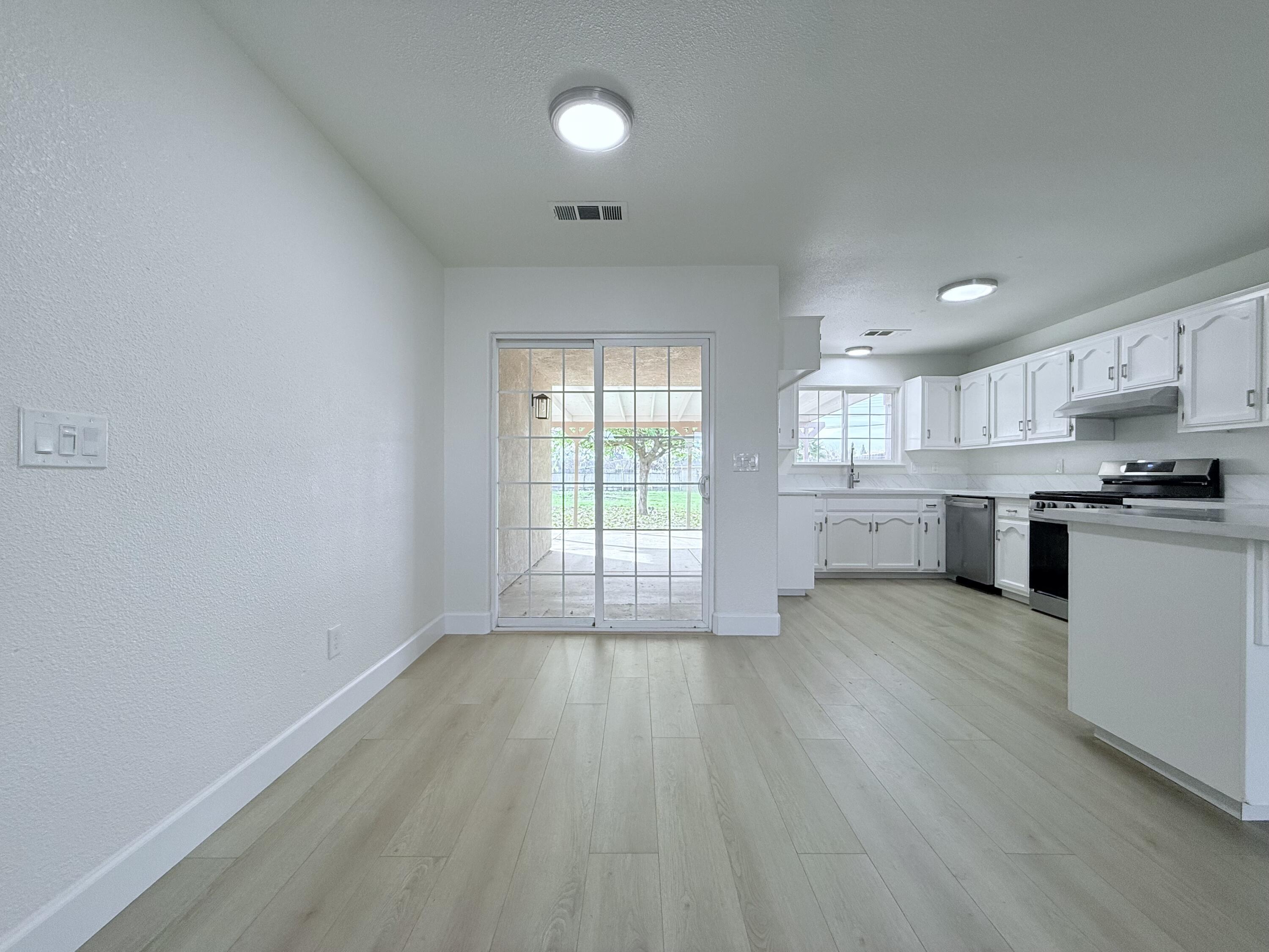 429 S Sacramento St, Tulare, CA 93274