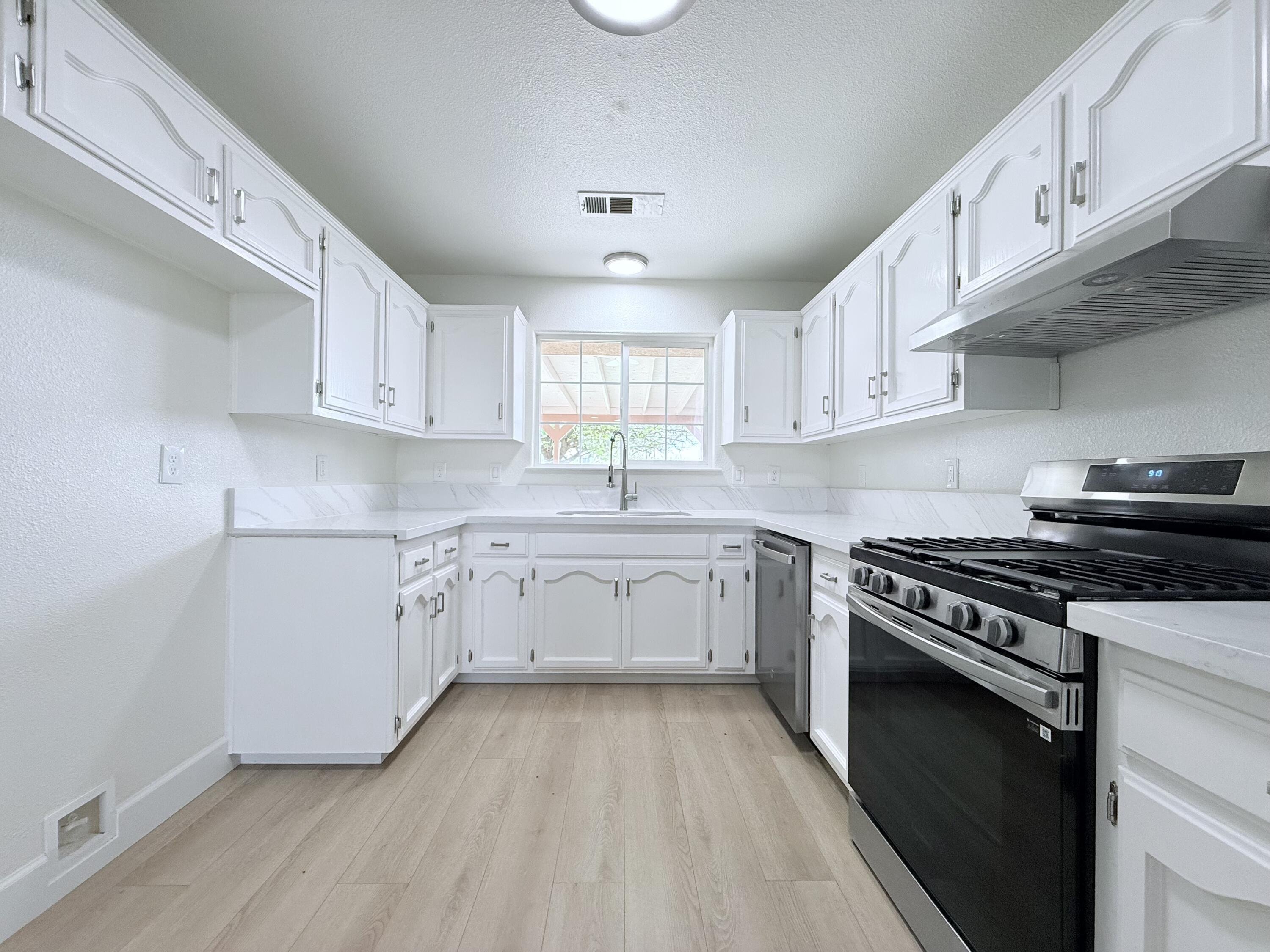 429 S Sacramento St, Tulare, CA 93274