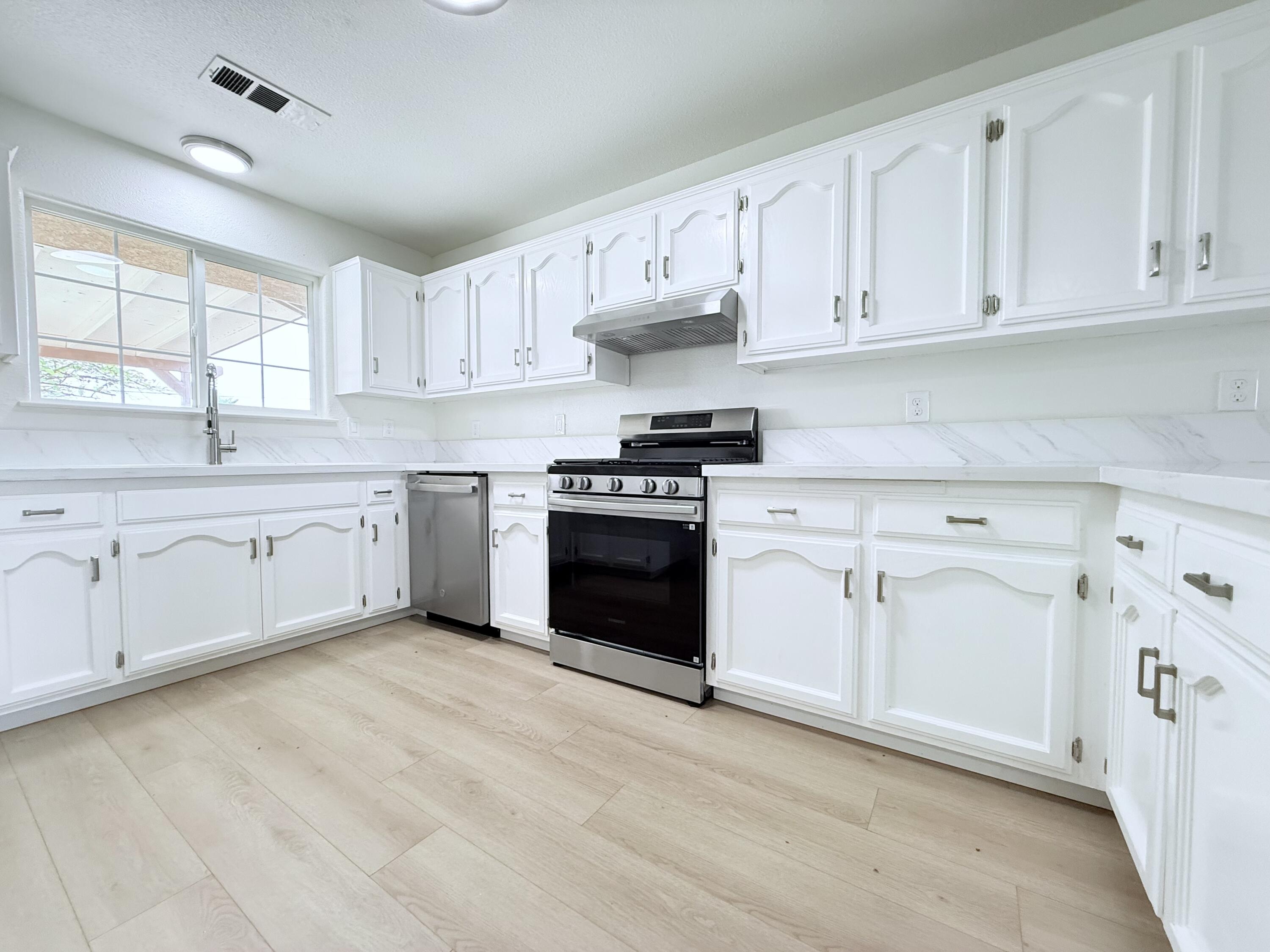 429 S Sacramento St, Tulare, CA 93274