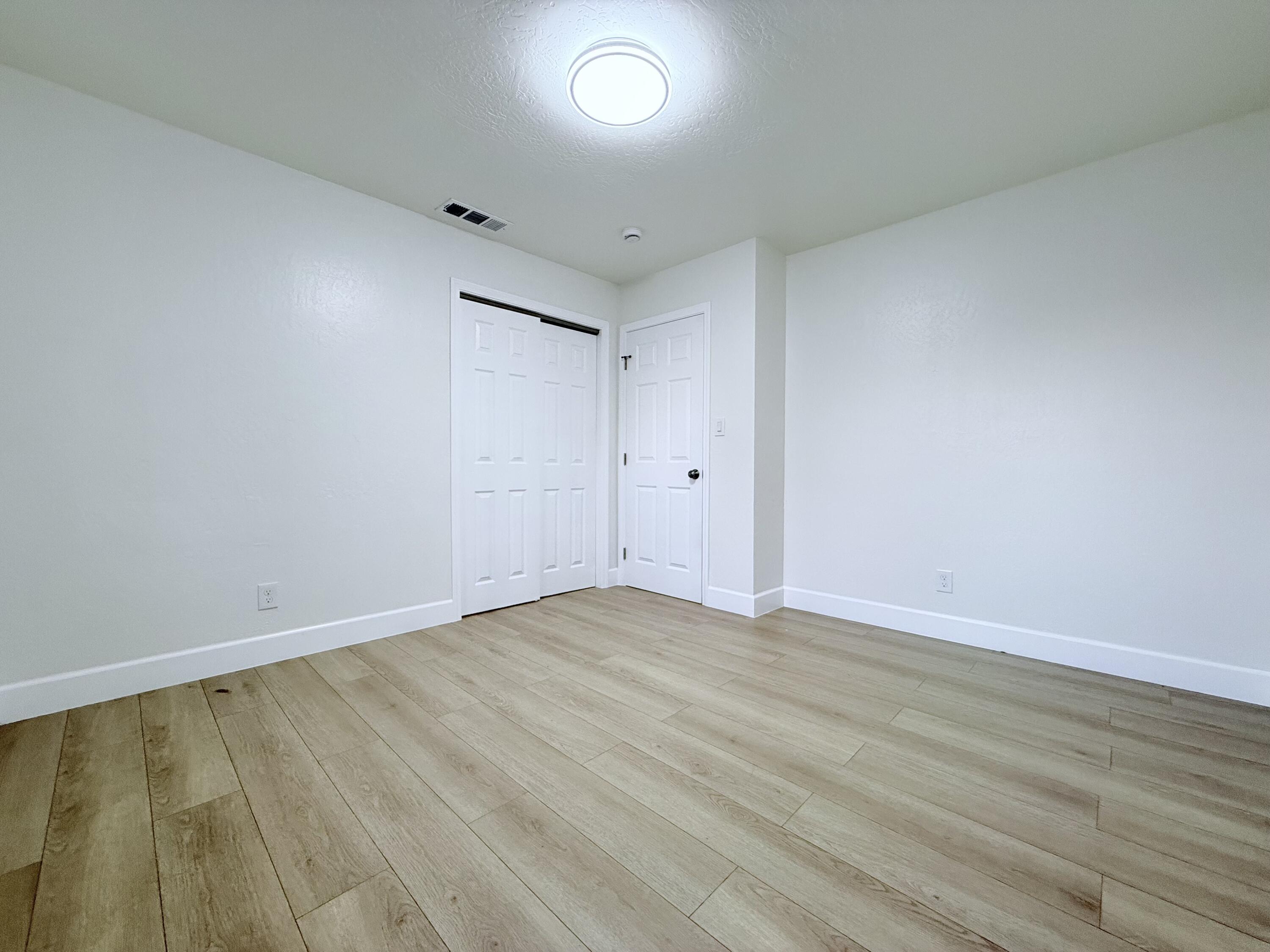 1900 S Burke Ct, Visalia, CA 93292