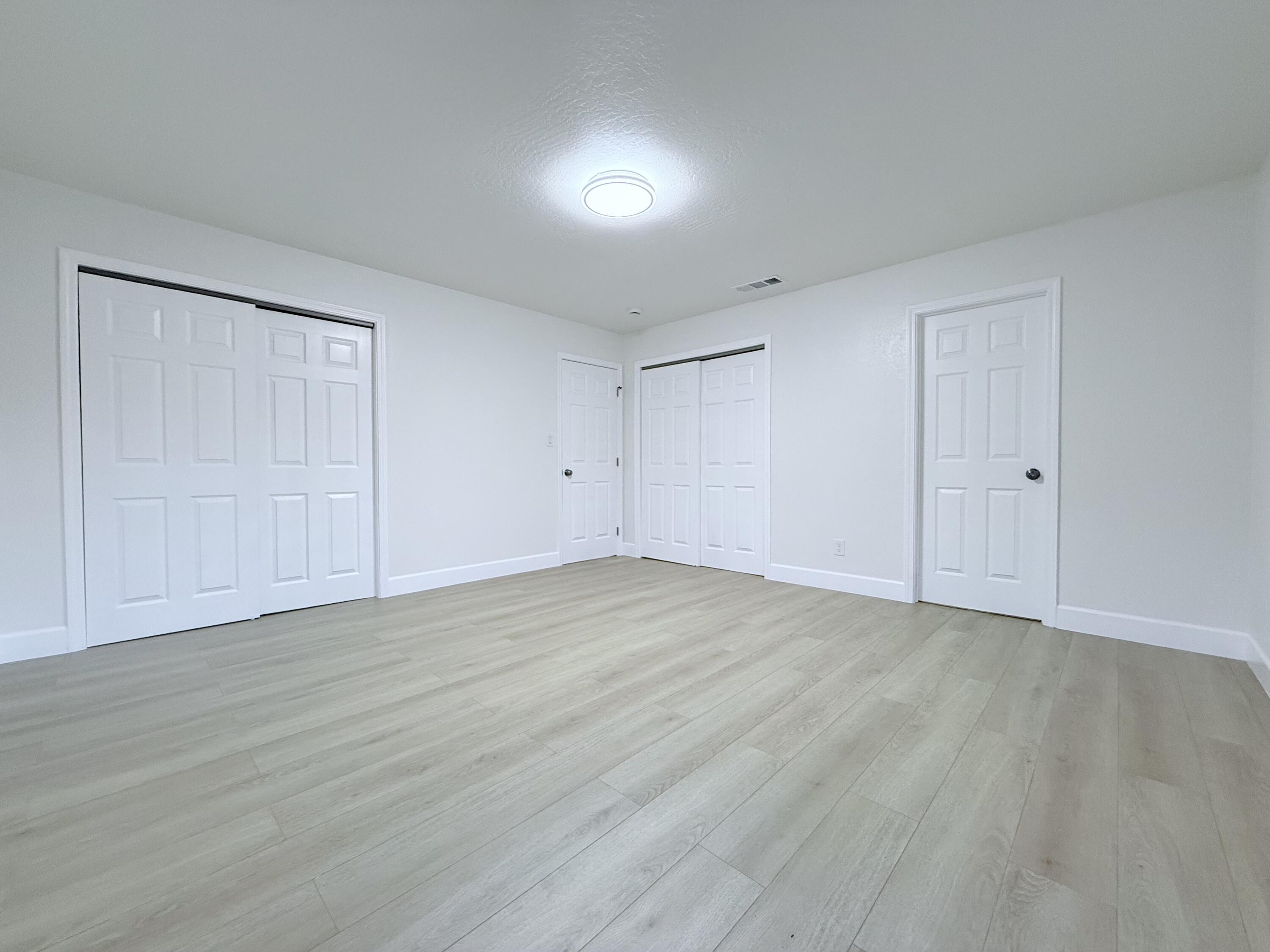 1900 S Burke Ct, Visalia, CA 93292