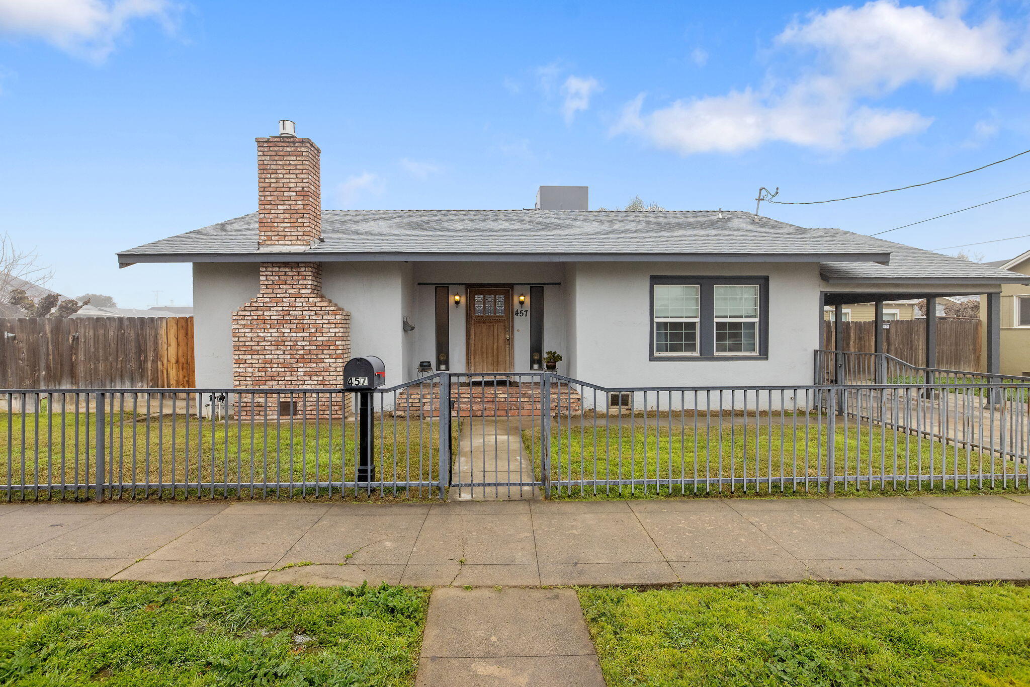 457 W Maple St, Exeter, CA 93221