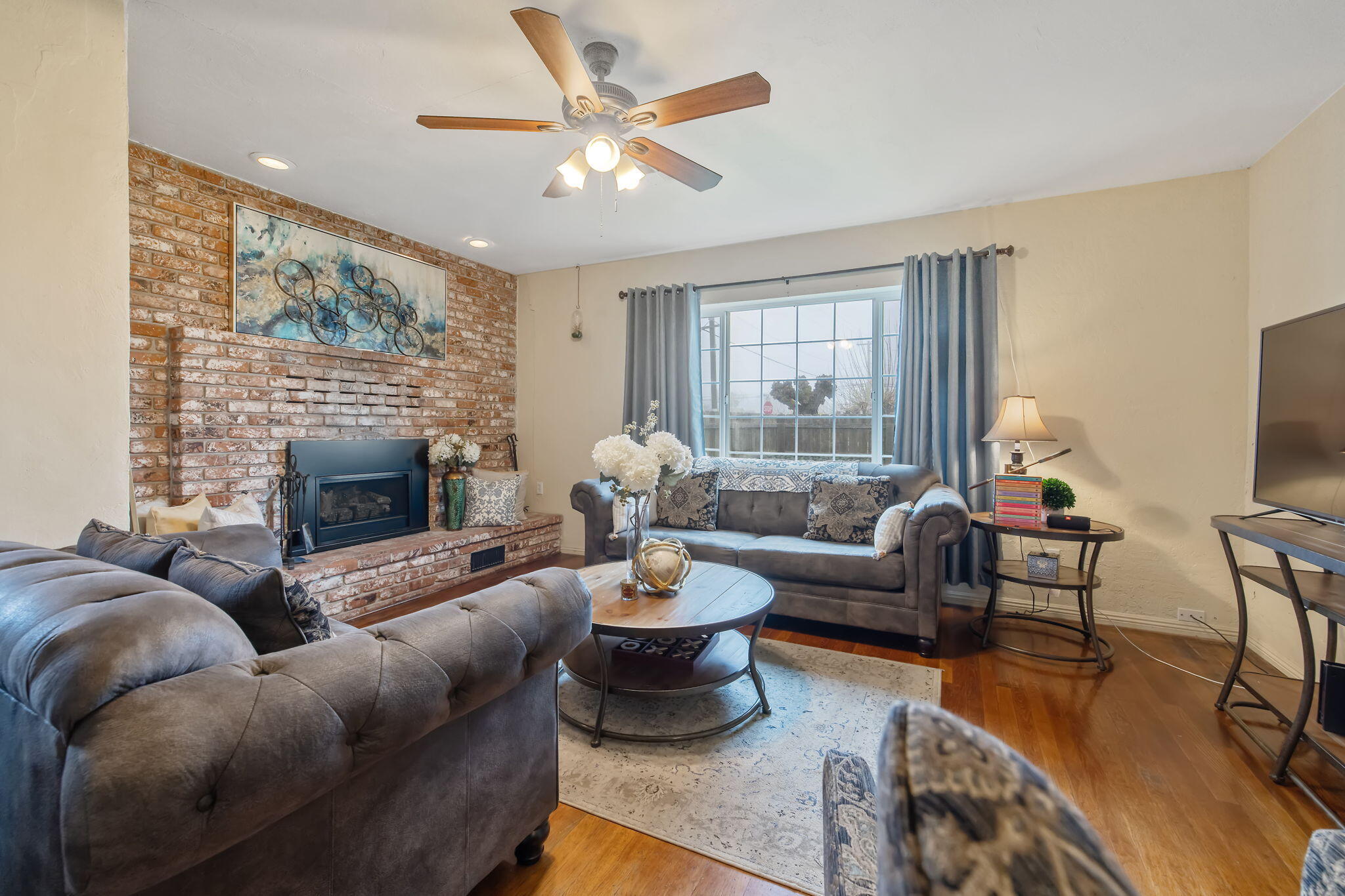 457 W Maple St, Exeter, CA 93221