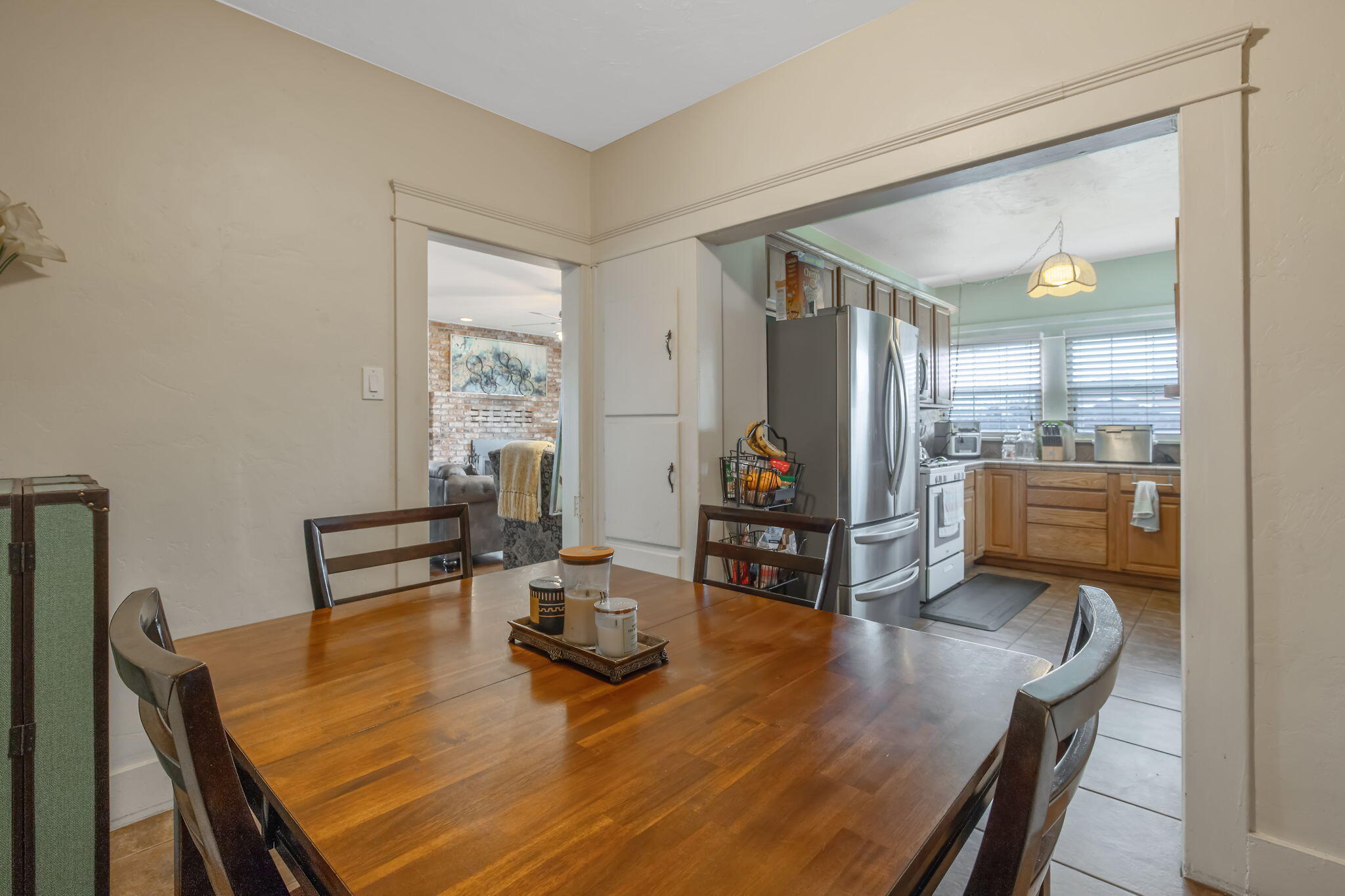 457 W Maple St, Exeter, CA 93221