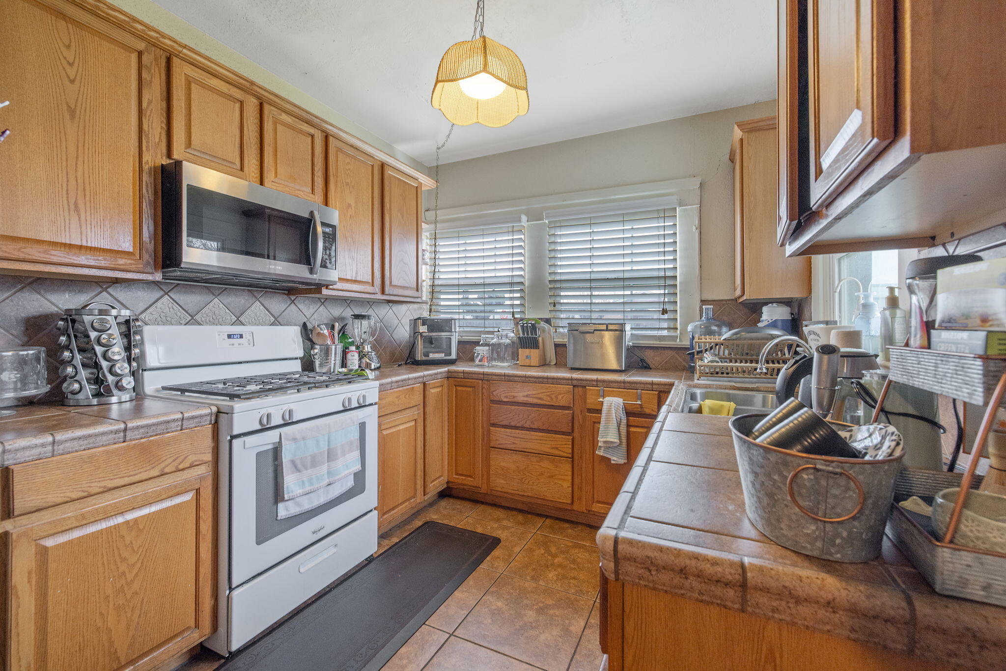 457 W Maple St, Exeter, CA 93221