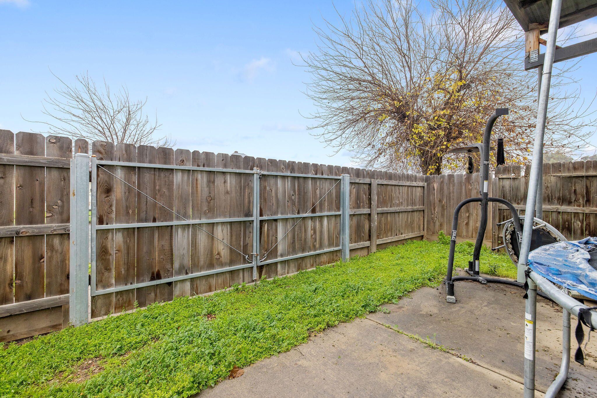 457 W Maple St, Exeter, CA 93221