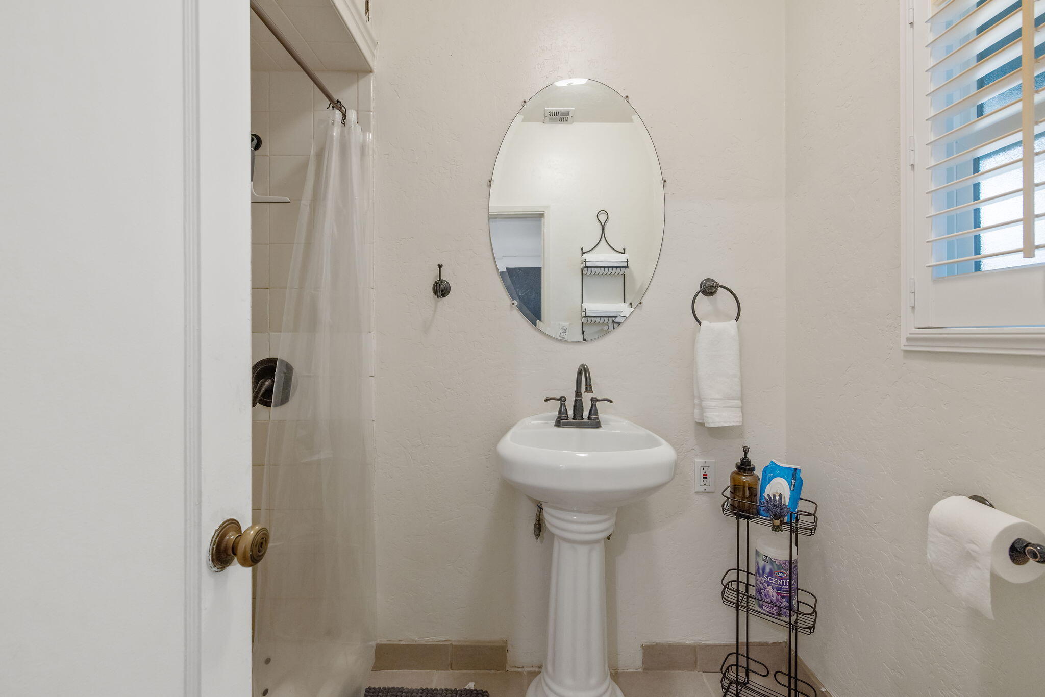 457 W Maple St, Exeter, CA 93221