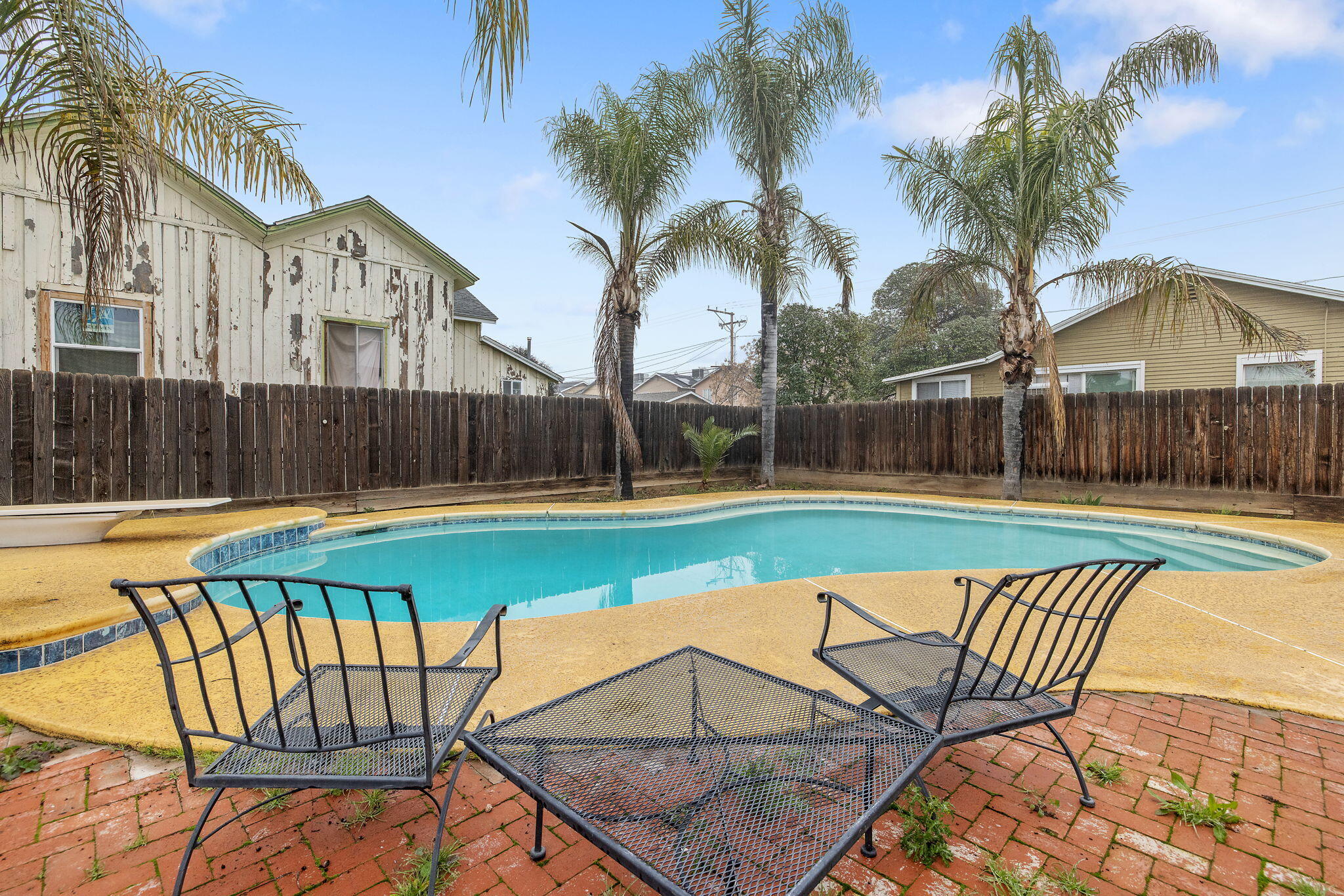 457 W Maple St, Exeter, CA 93221