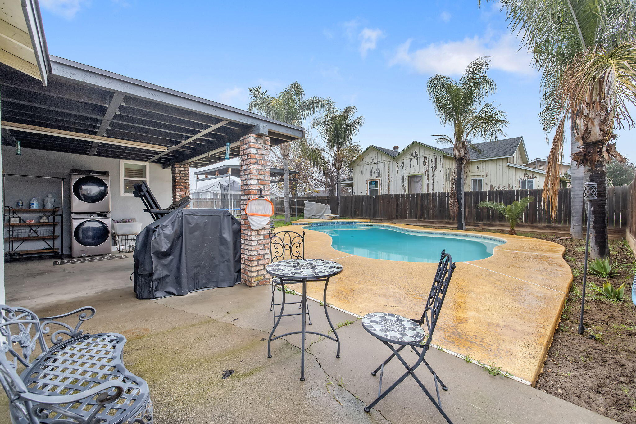 457 W Maple St, Exeter, CA 93221