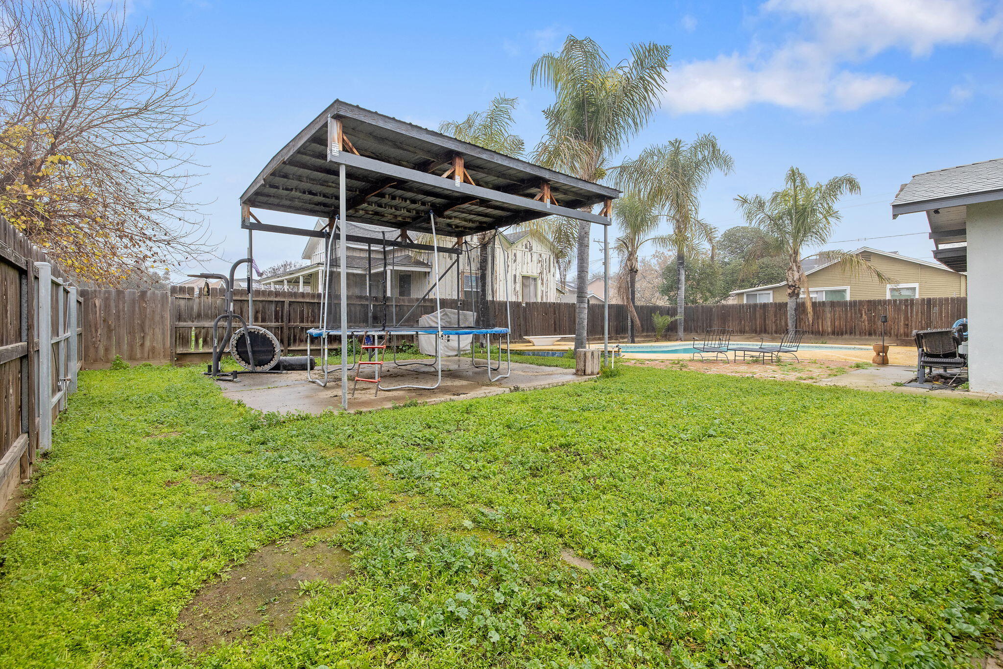 457 W Maple St, Exeter, CA 93221