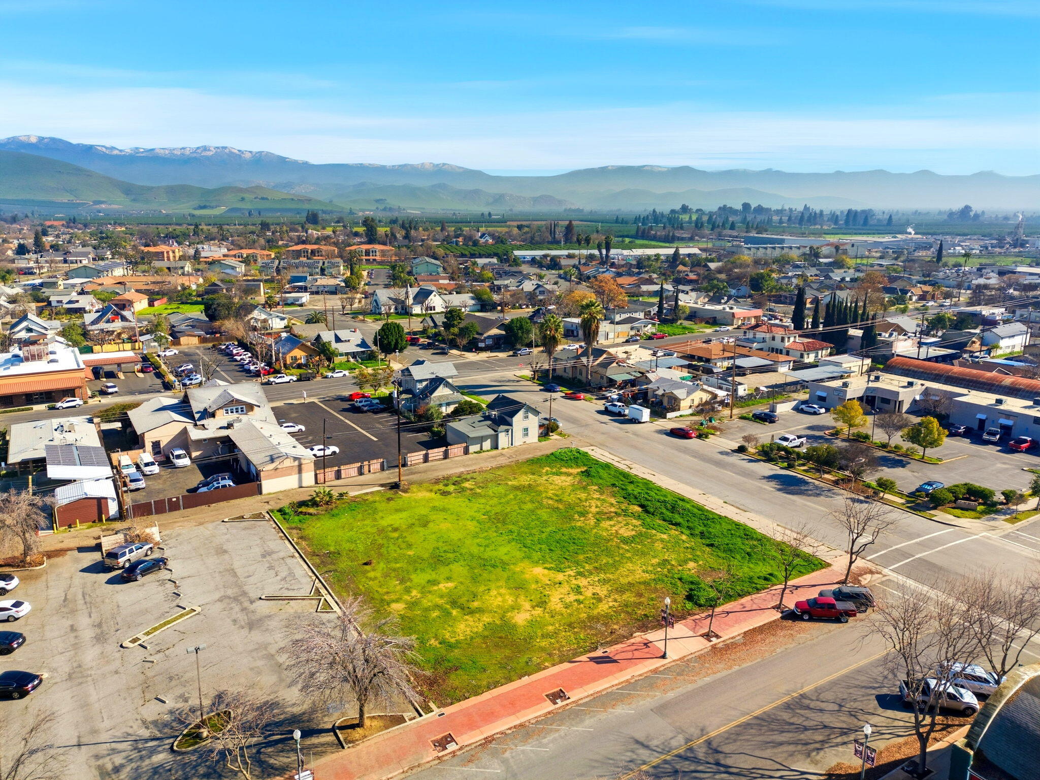 190 S Elmwood Ave, Lindsay, CA 93247