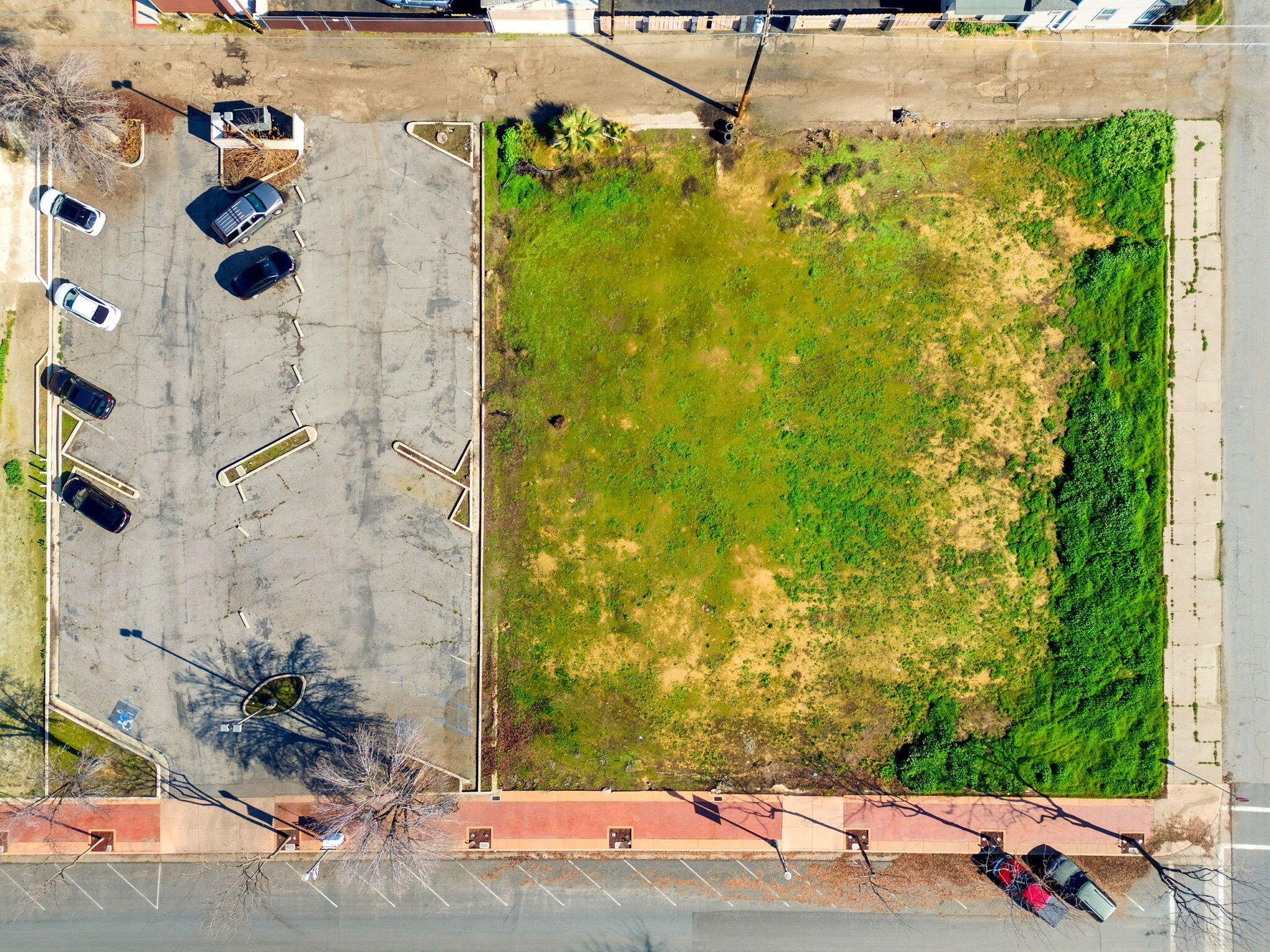 190 S Elmwood Ave, Lindsay, CA 93247