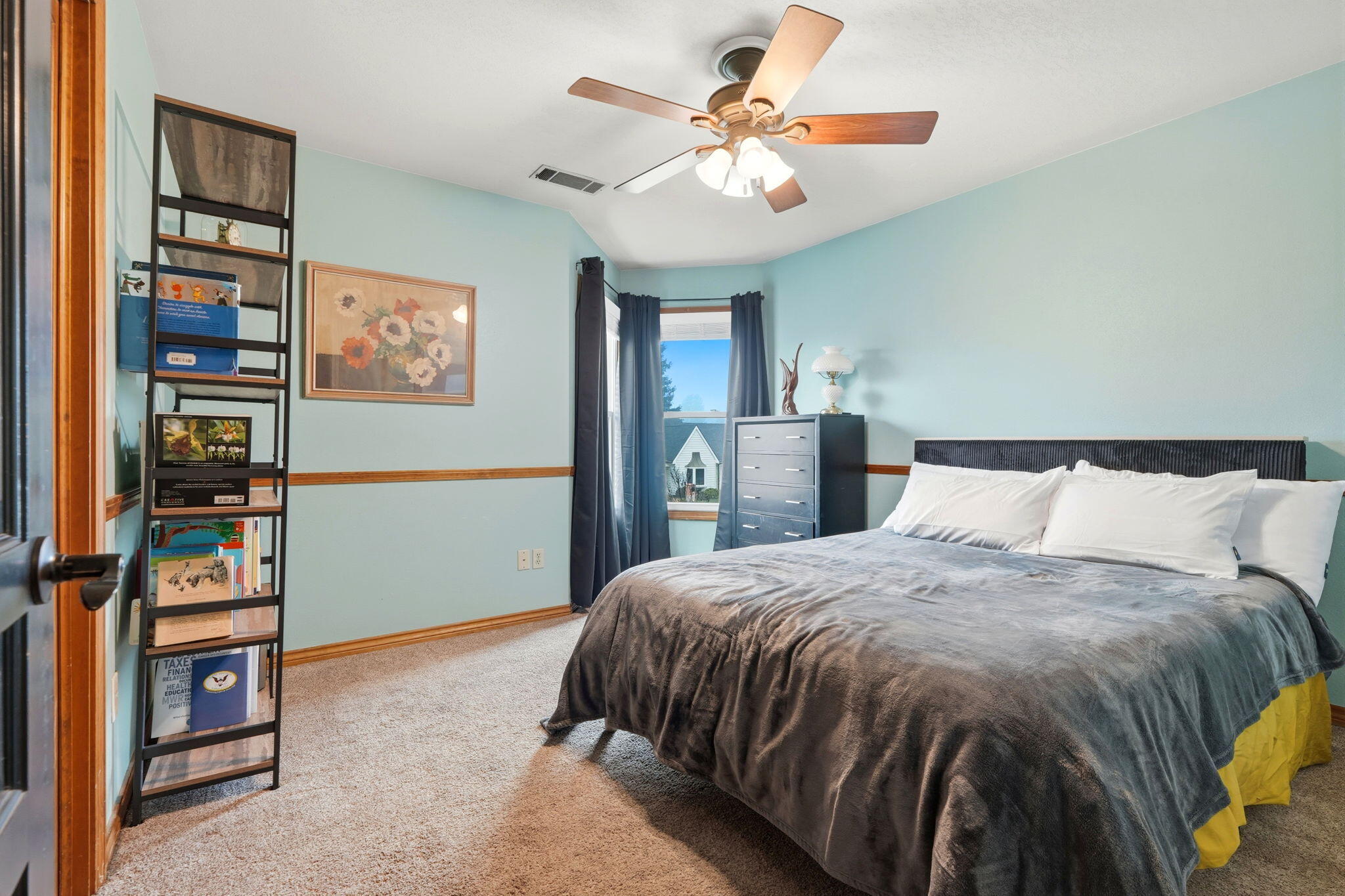 414 N Fulgham St, Visalia, CA 93291