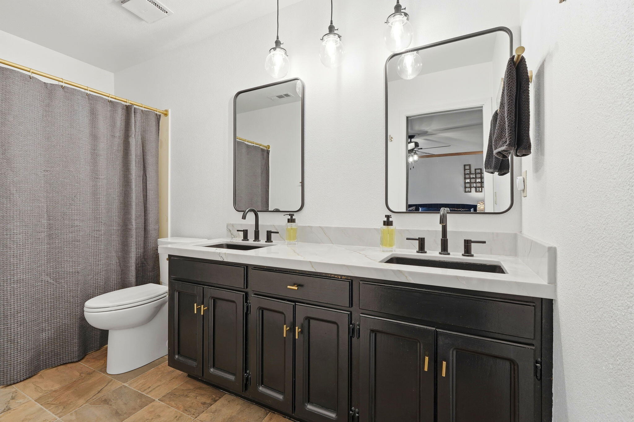 414 N Fulgham St, Visalia, CA 93291