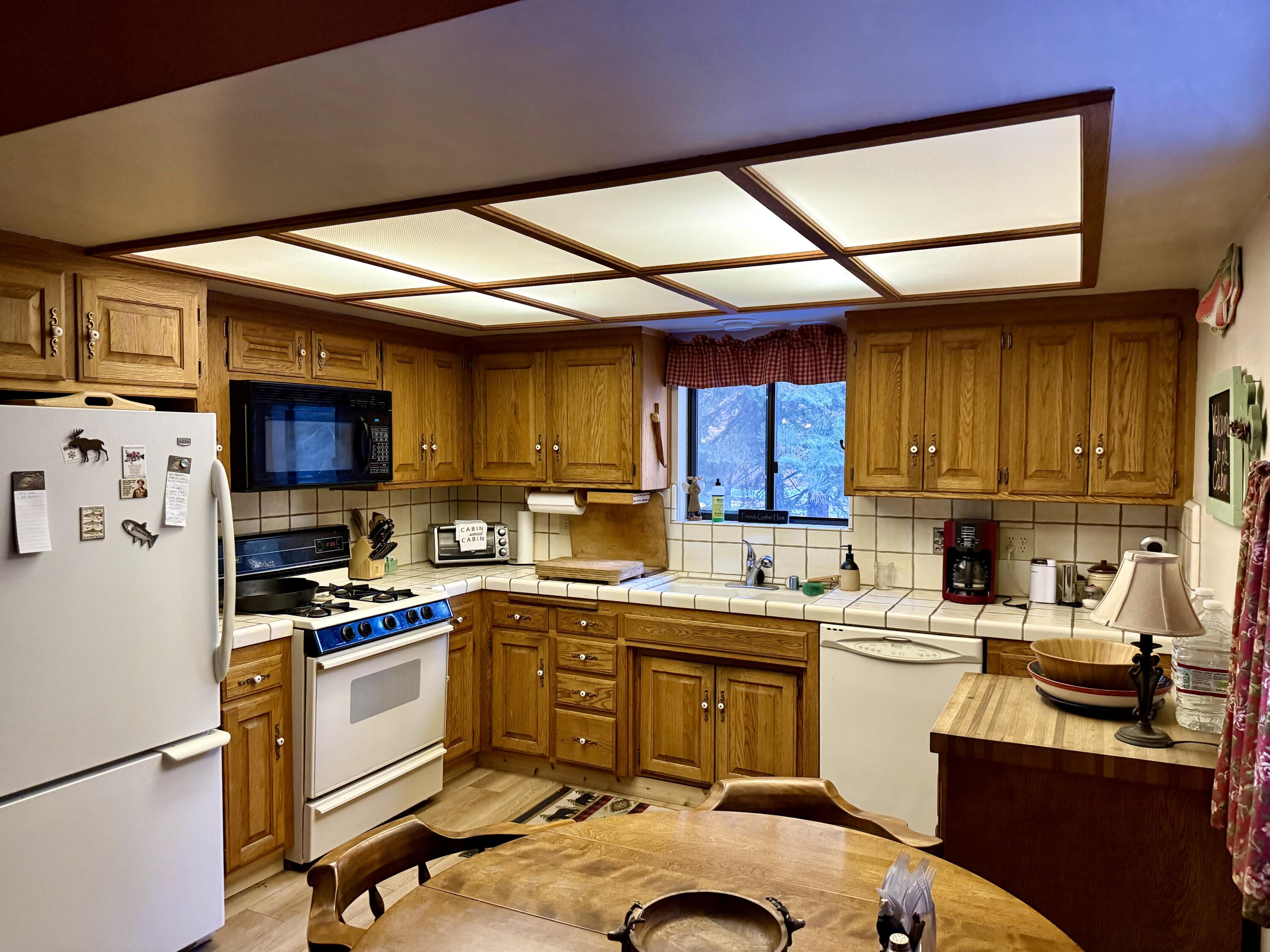 57148 Kramer Dr, Springville, CA 93265