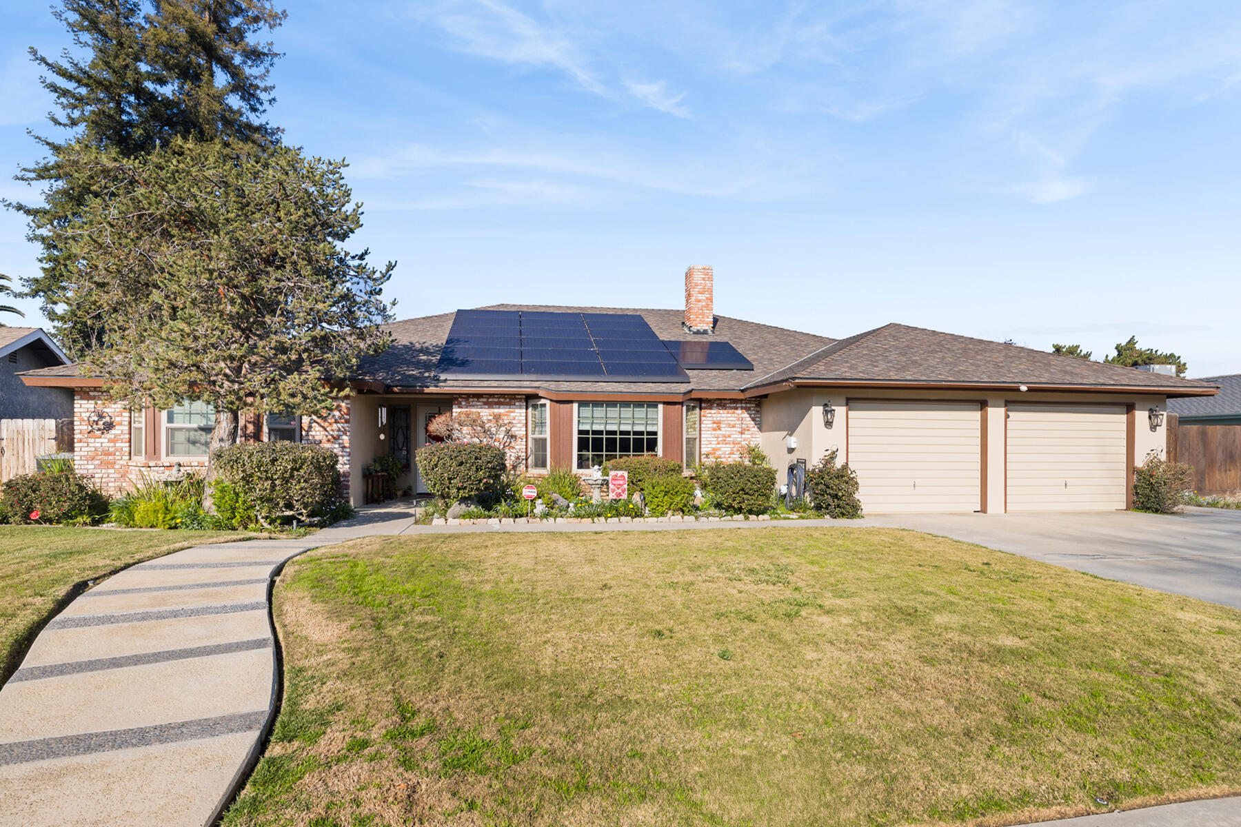 1022 W La Vida Ave, Visalia, CA 93277