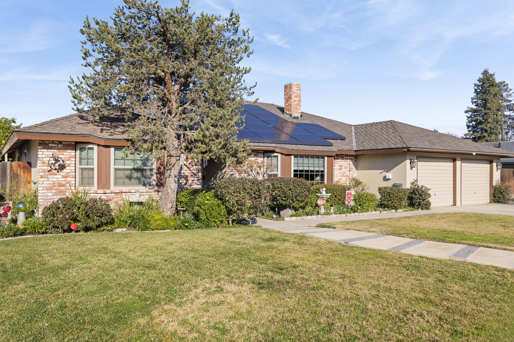 1022 W La Vida Ave, Visalia, CA 93277