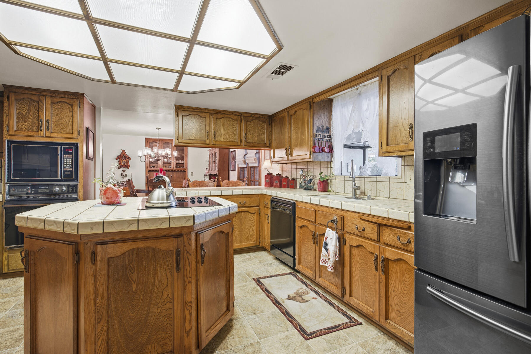 1022 W La Vida Ave, Visalia, CA 93277