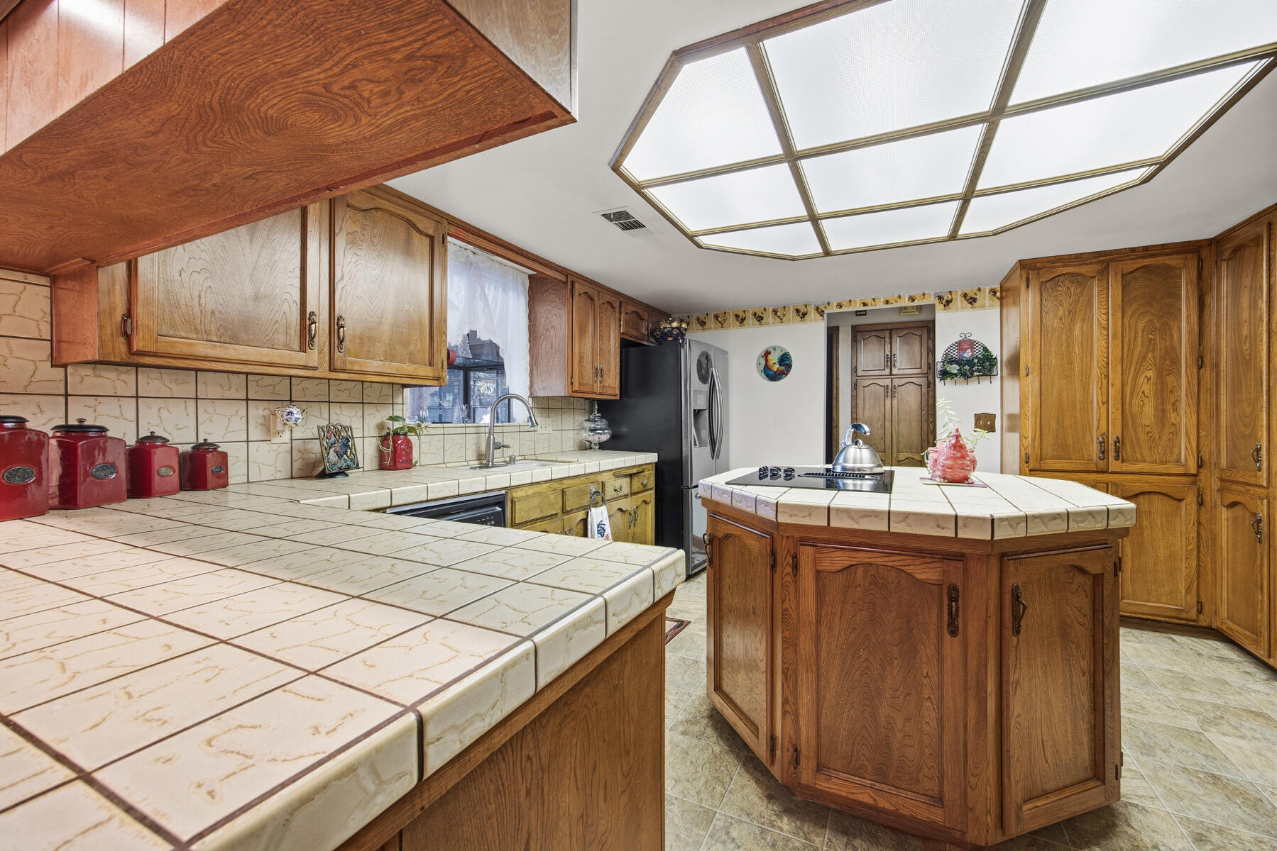 1022 W La Vida Ave, Visalia, CA 93277