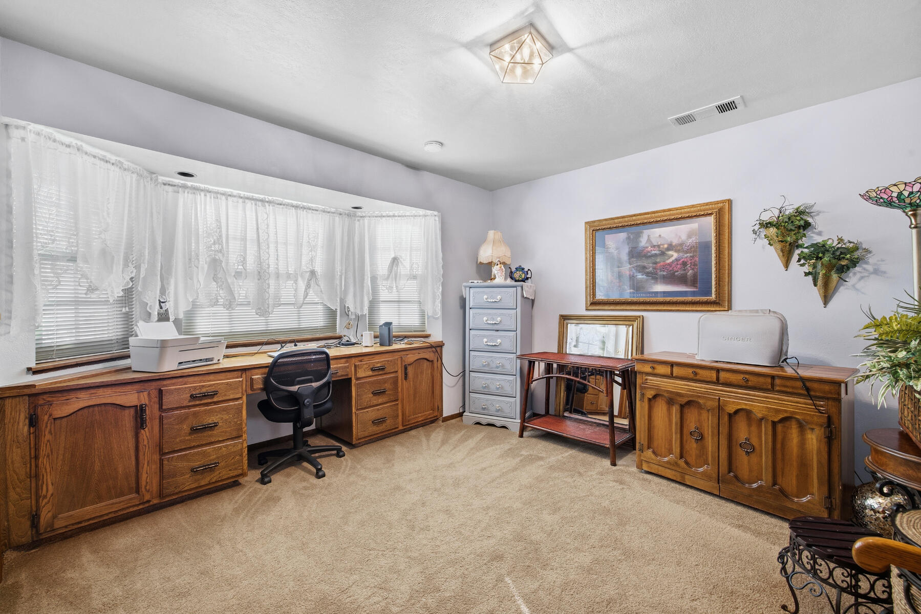 1022 W La Vida Ave, Visalia, CA 93277