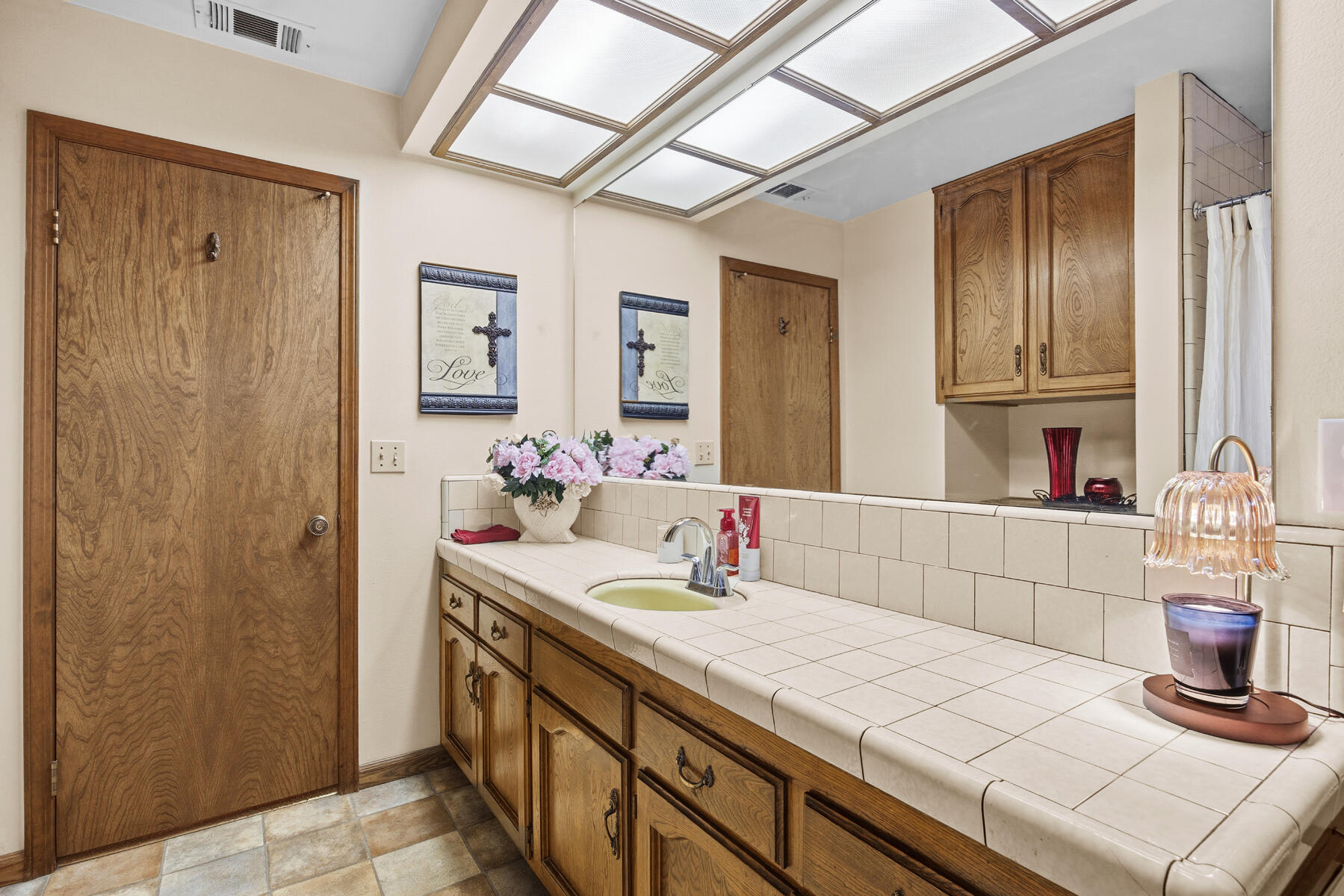 1022 W La Vida Ave, Visalia, CA 93277