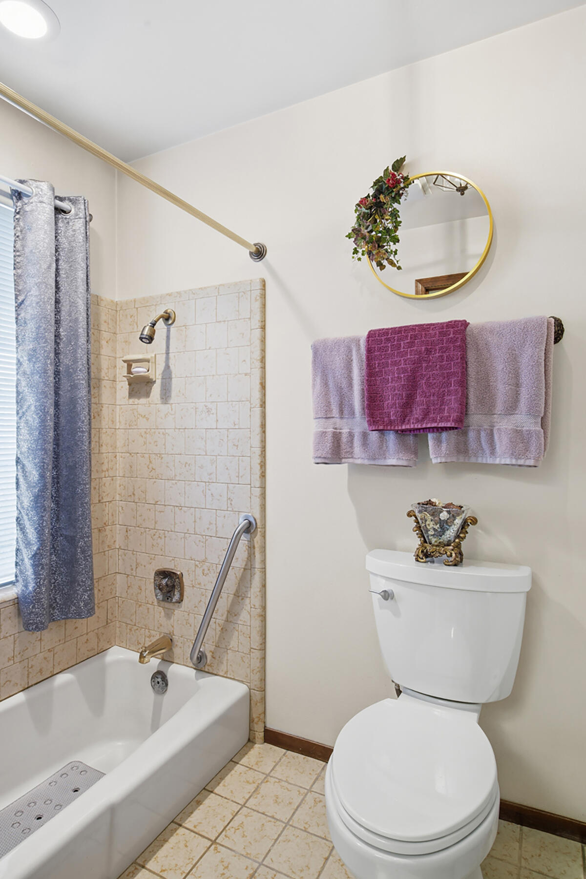 1022 W La Vida Ave, Visalia, CA 93277