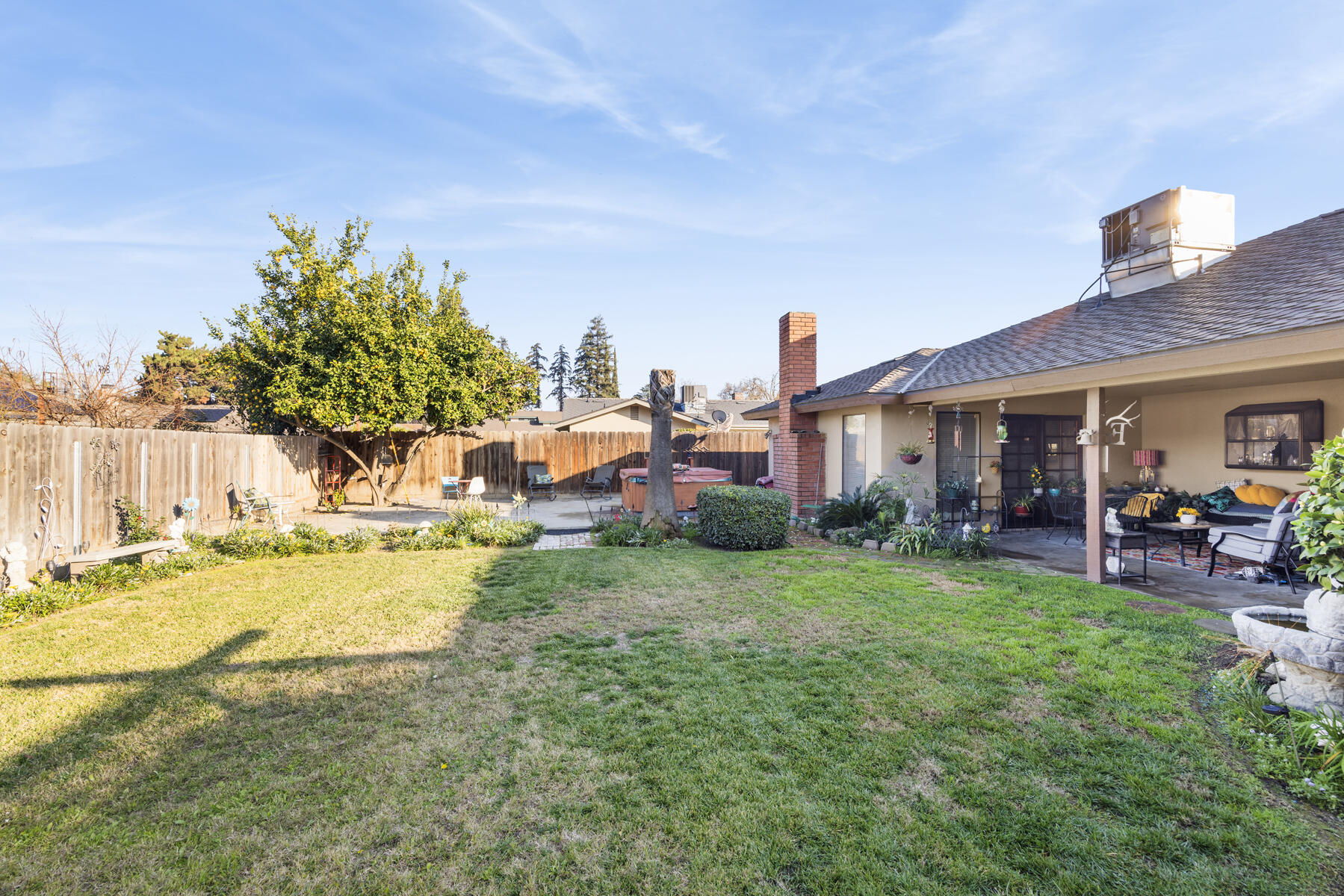 1022 W La Vida Ave, Visalia, CA 93277