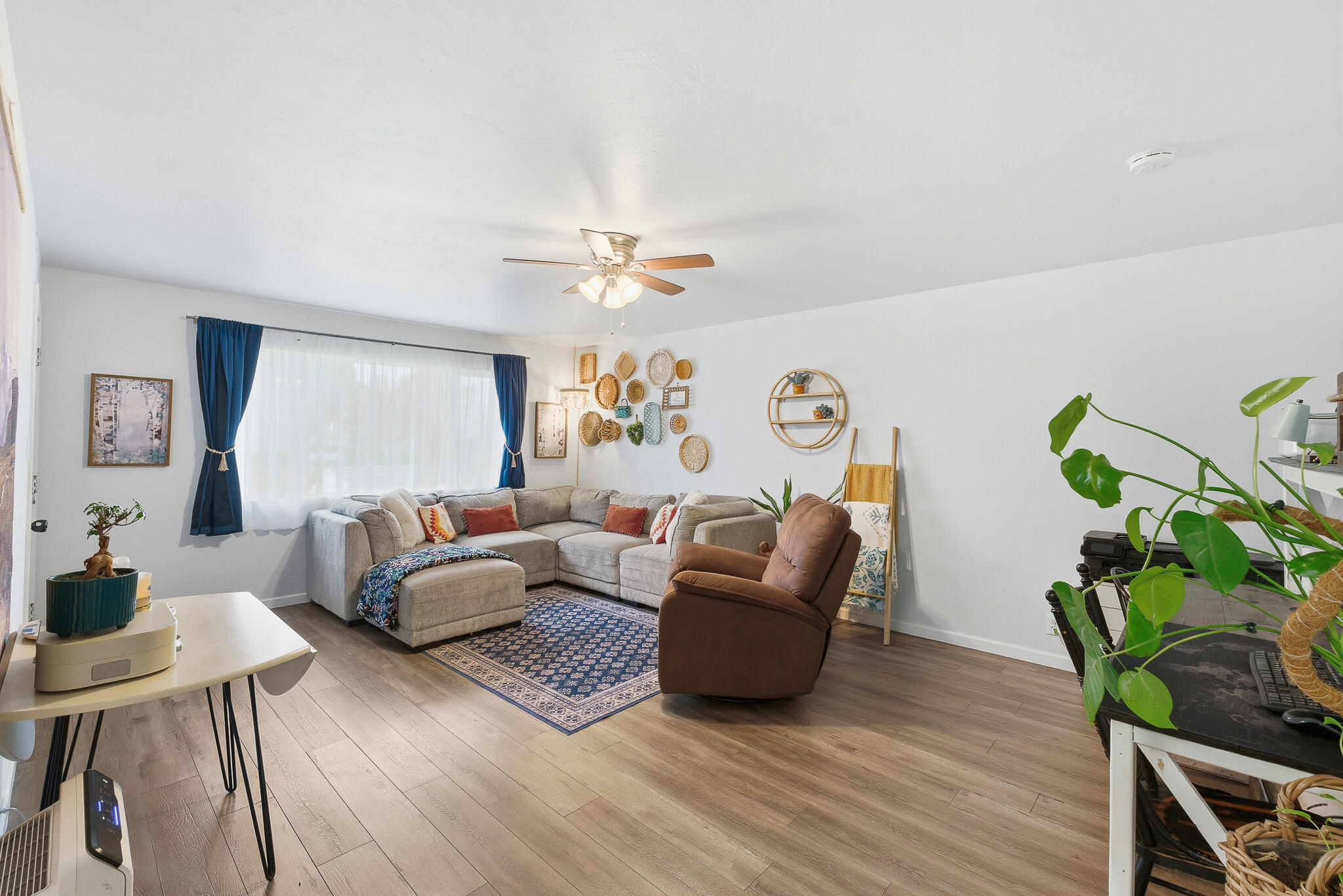 4032 W Walnut Ave, Visalia, CA 93277