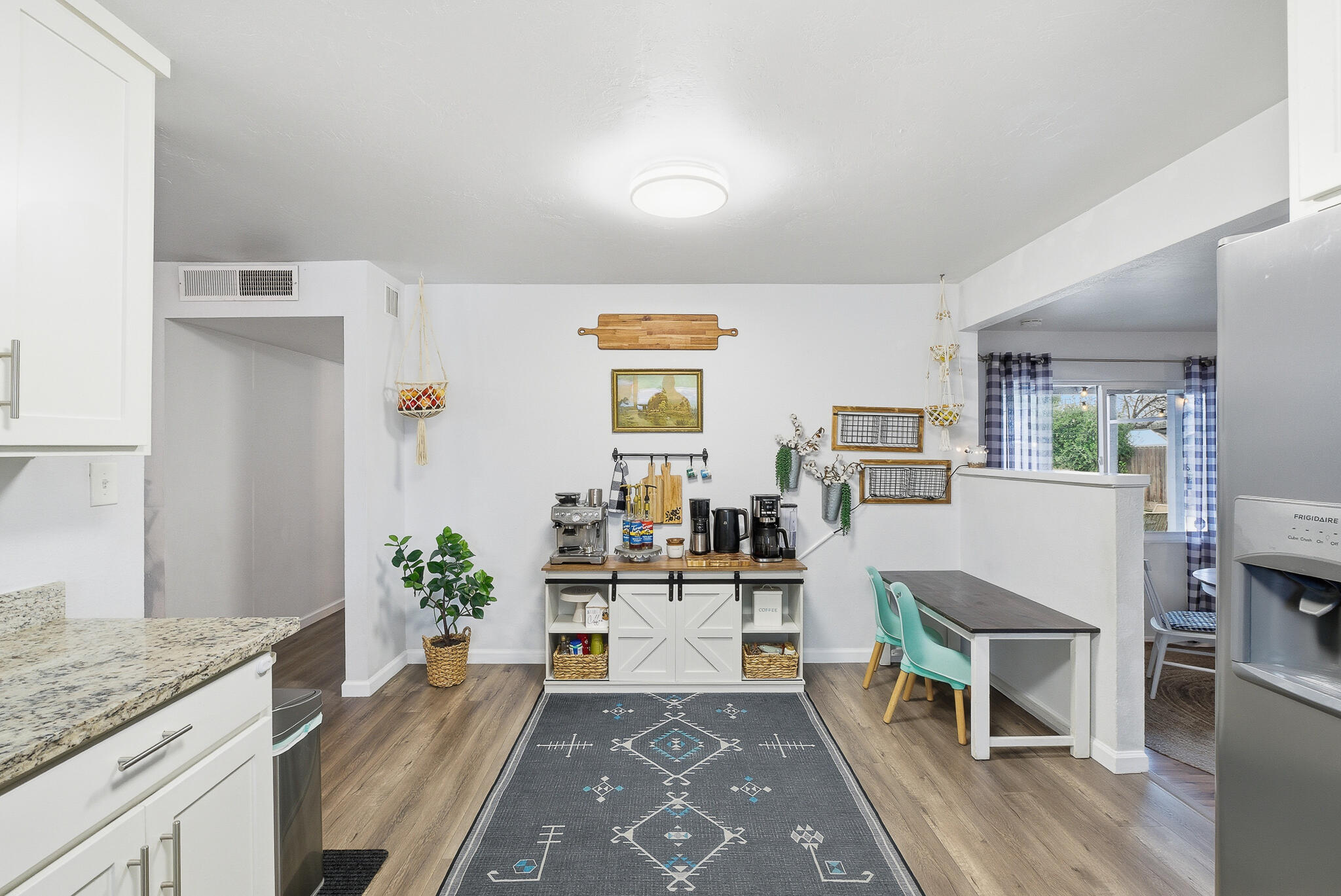 4032 W Walnut Ave, Visalia, CA 93277