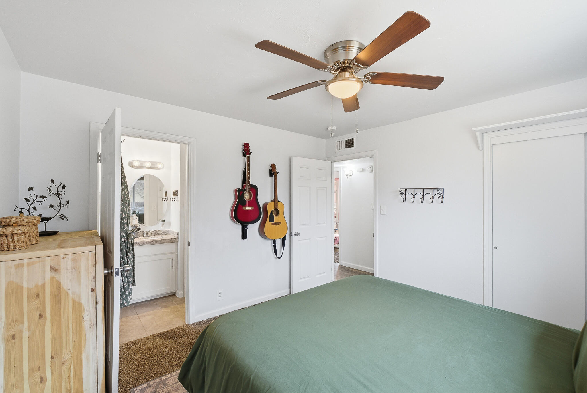 4032 W Walnut Ave, Visalia, CA 93277