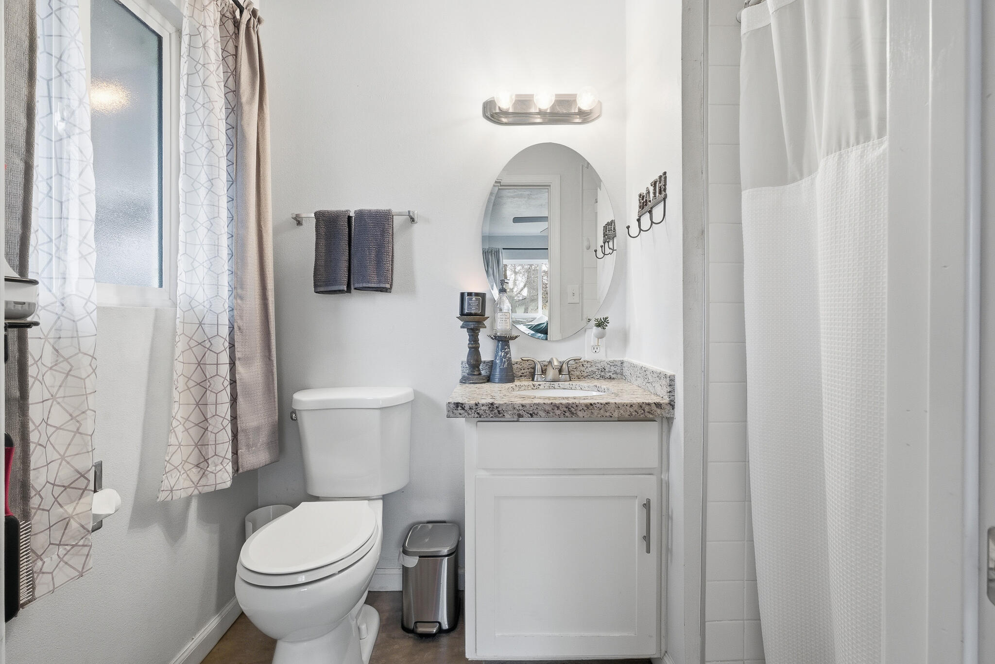 4032 W Walnut Ave, Visalia, CA 93277