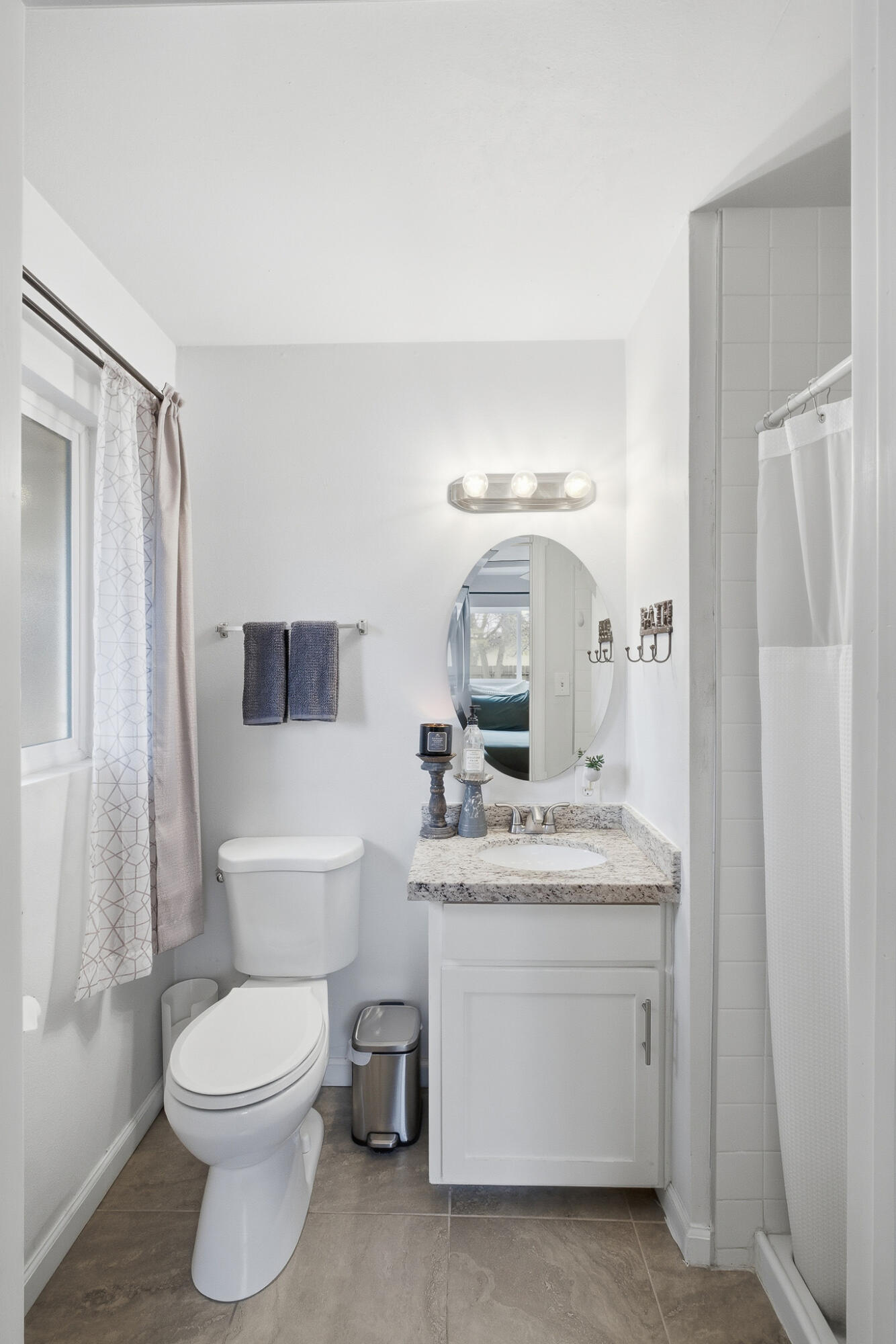 4032 W Walnut Ave, Visalia, CA 93277