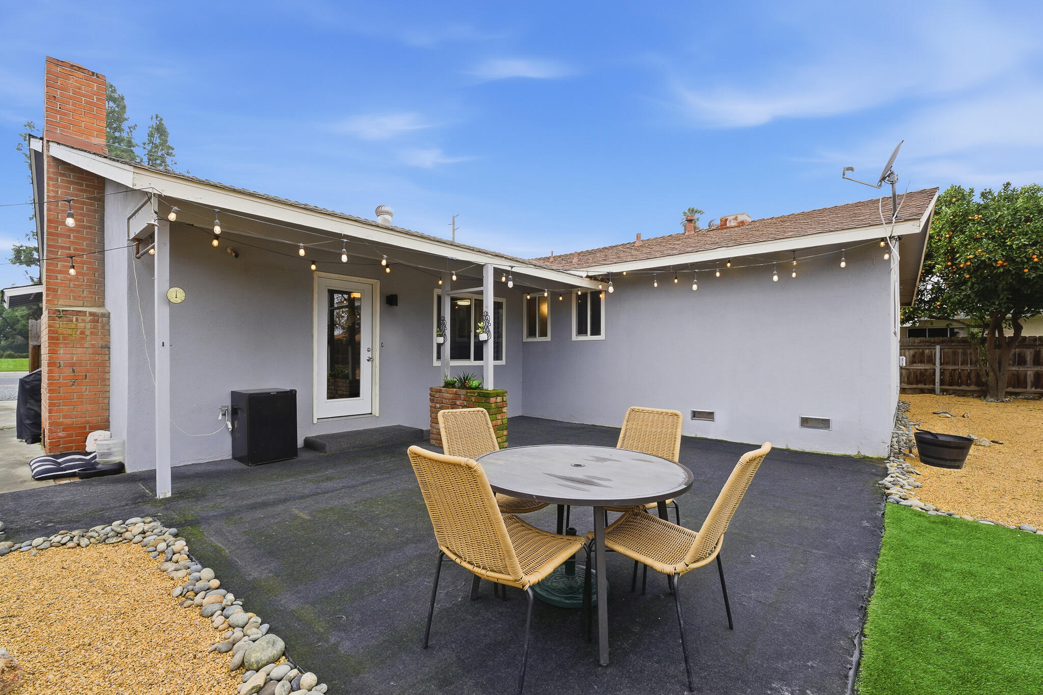 4032 W Walnut Ave, Visalia, CA 93277